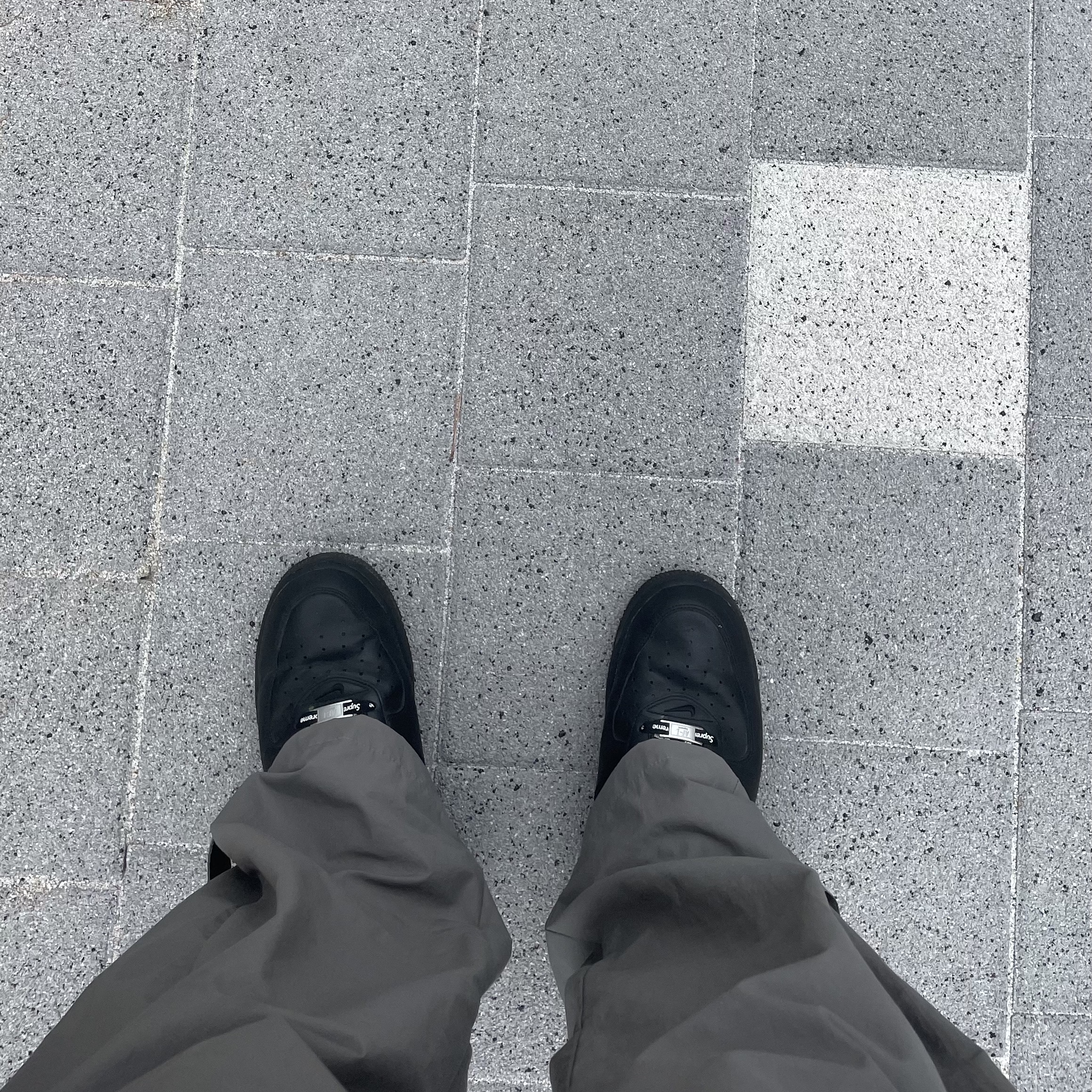 Nike x Supreme Air Force 1 Low Black 착용 스타일