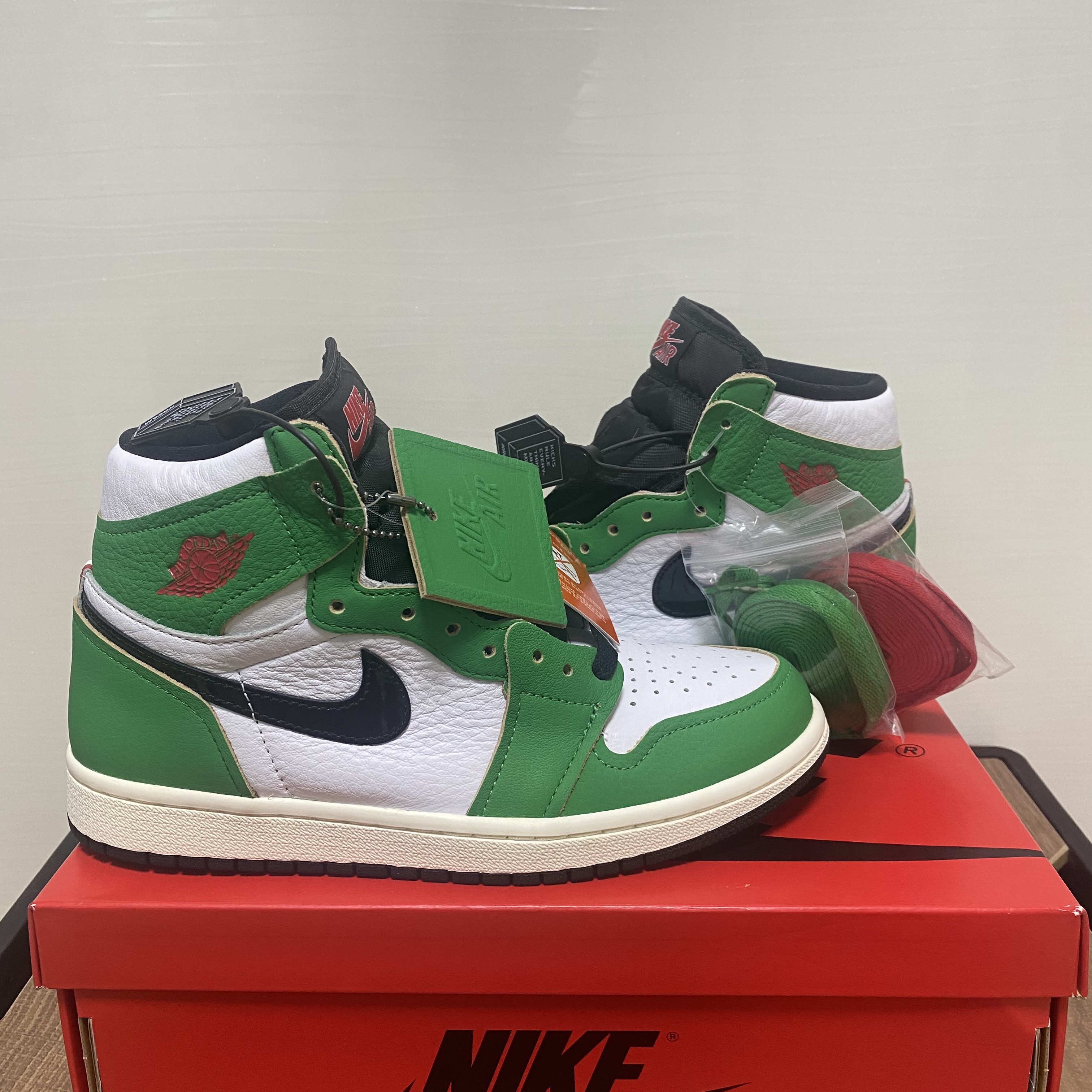 (W) Jordan 1 Retro High OG Lucky Green 착용 스타일 - 2