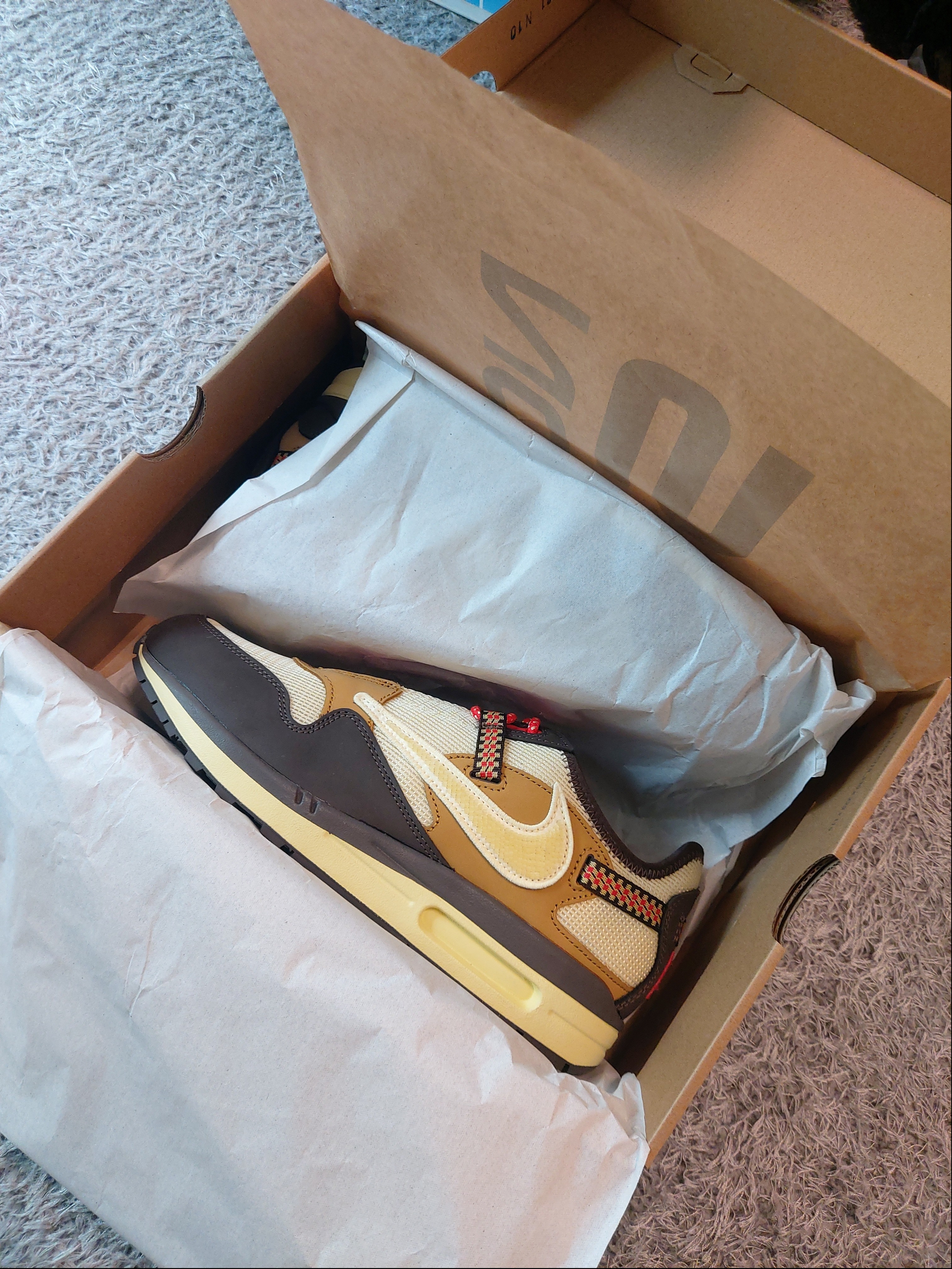 Nike x Travis Scott Air Max 1 Cact.us Brown 착용 스타일 - 3
