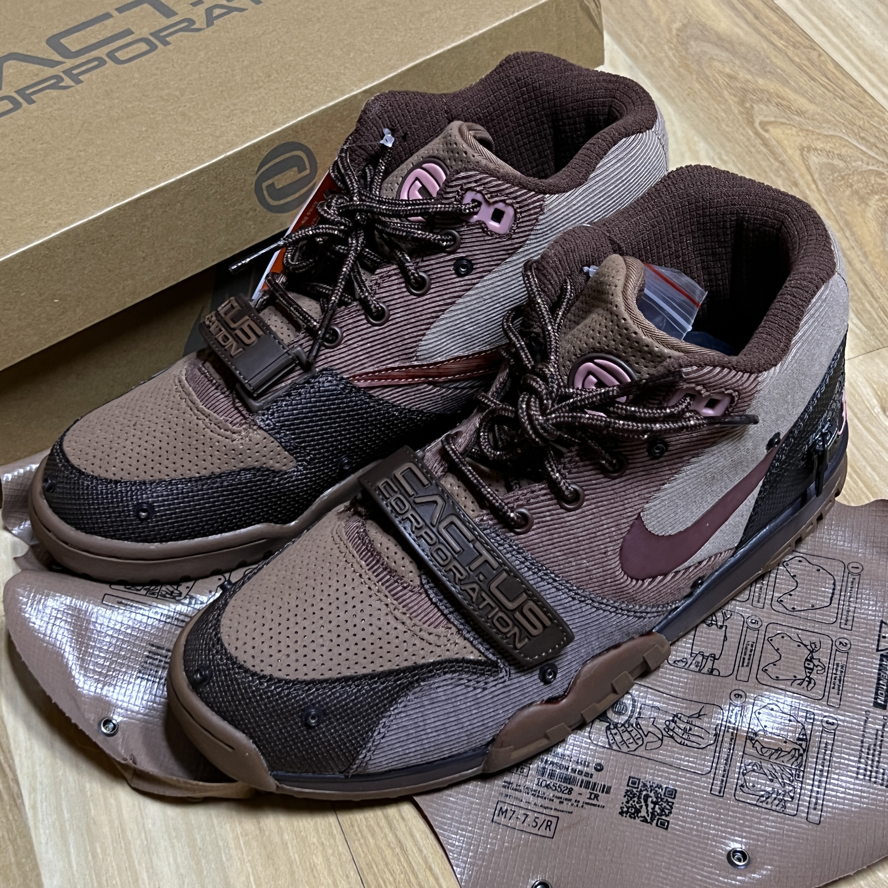 Nike x Travis Scott Air Trainer 1 Archaeo Brown and Rust Pink 착용 스타일