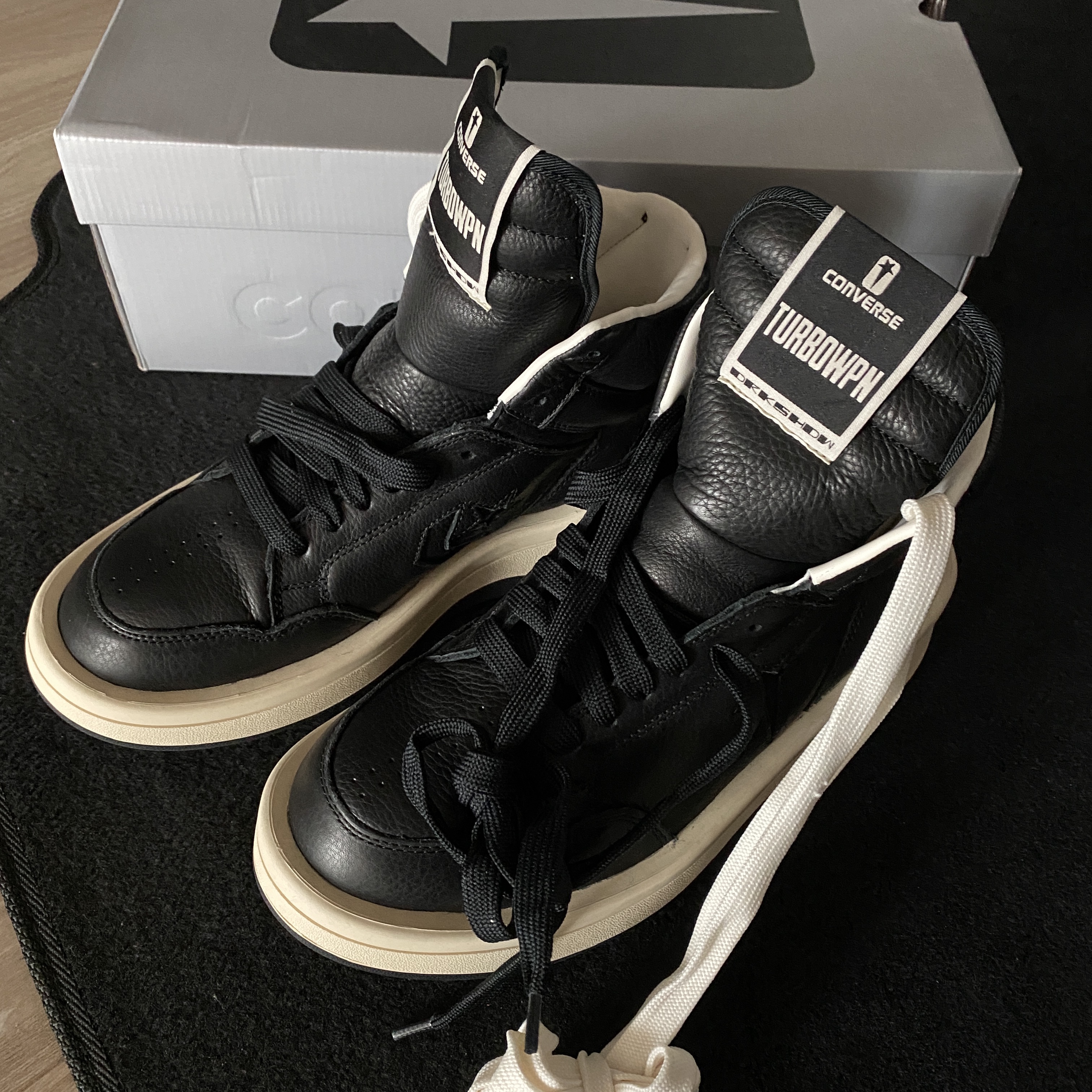 Converse x Drkshdw Turbowpn Black 착용 스타일 - 2