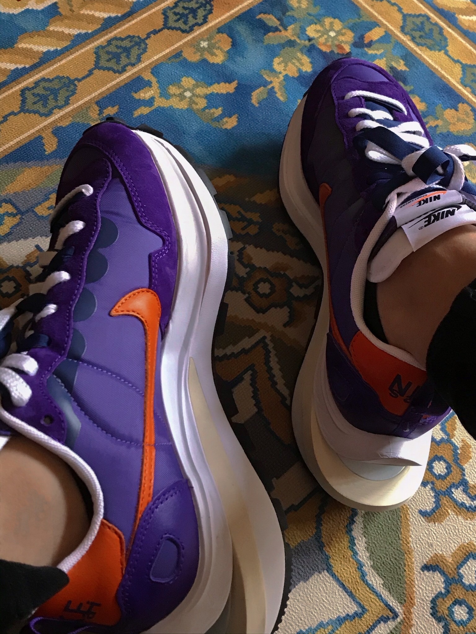 Nike x Sacai VaporWaffle Dark Iris 착용 스타일 - 1