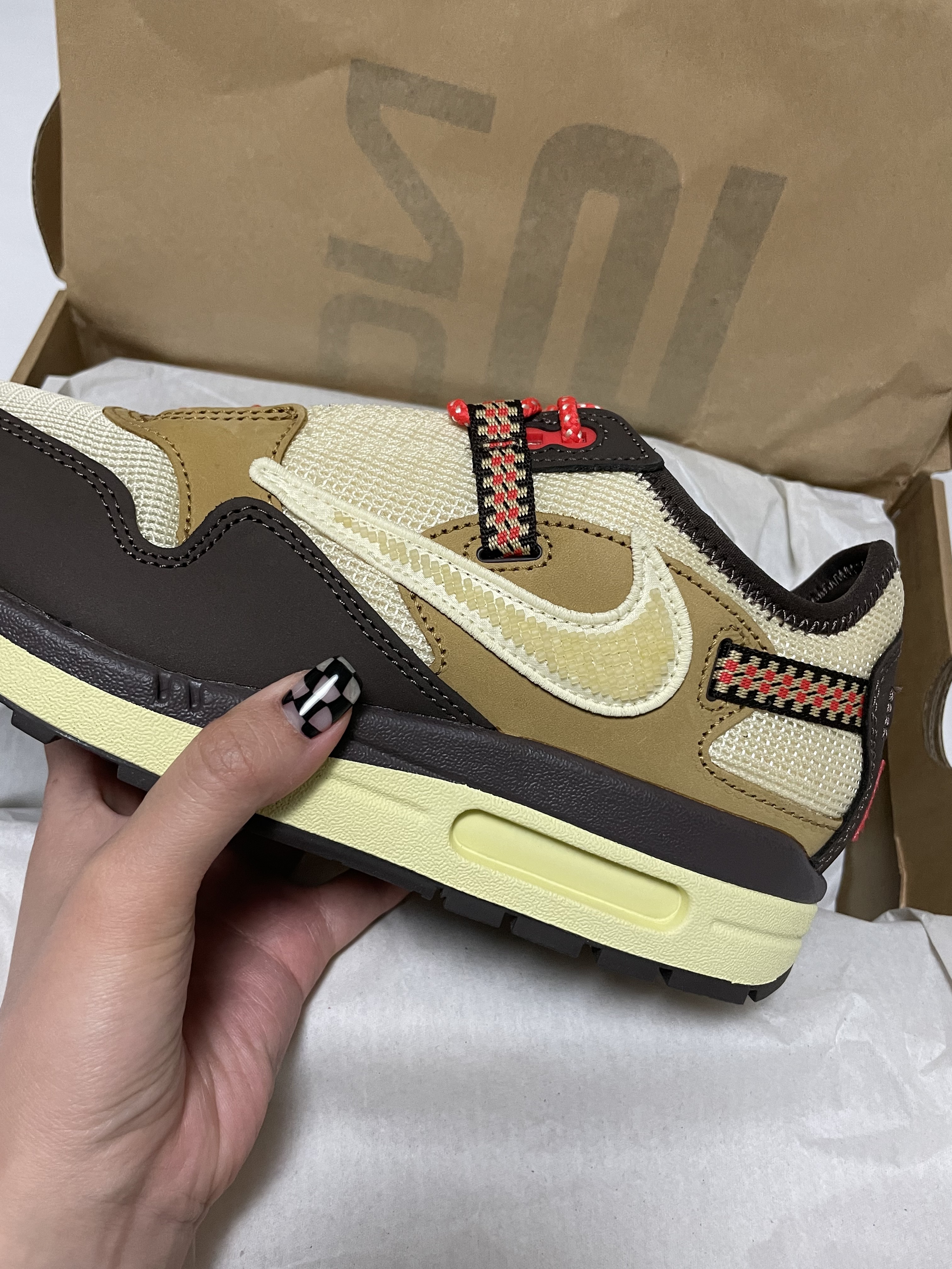 Nike x Travis Scott Air Max 1 Cact.us Brown 착용 스타일 - 1