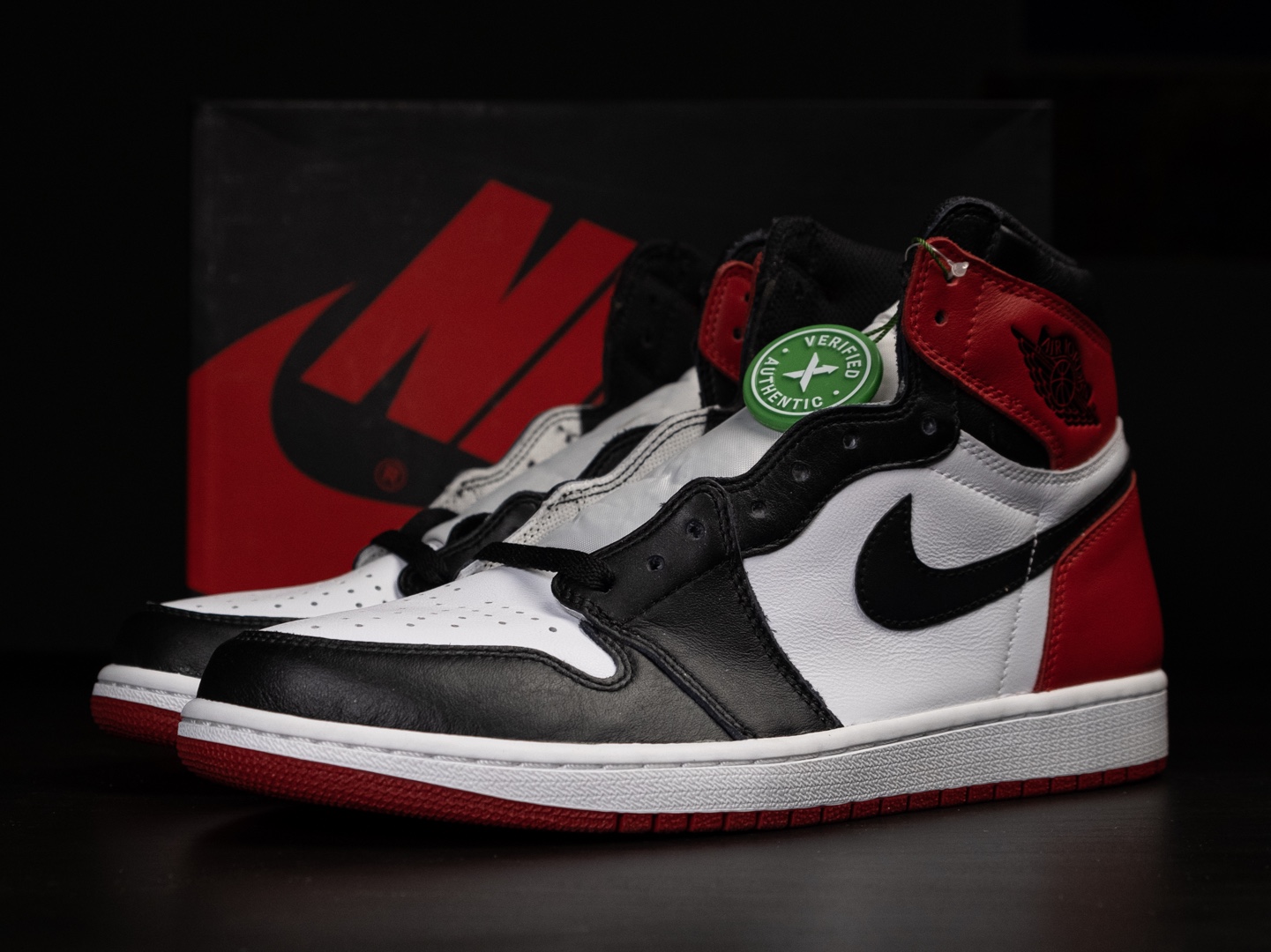Jordan 1 Retro High OG Black Toe 2016, Jordan 1 Retro High OG Light Fusion Red 착용 스타일