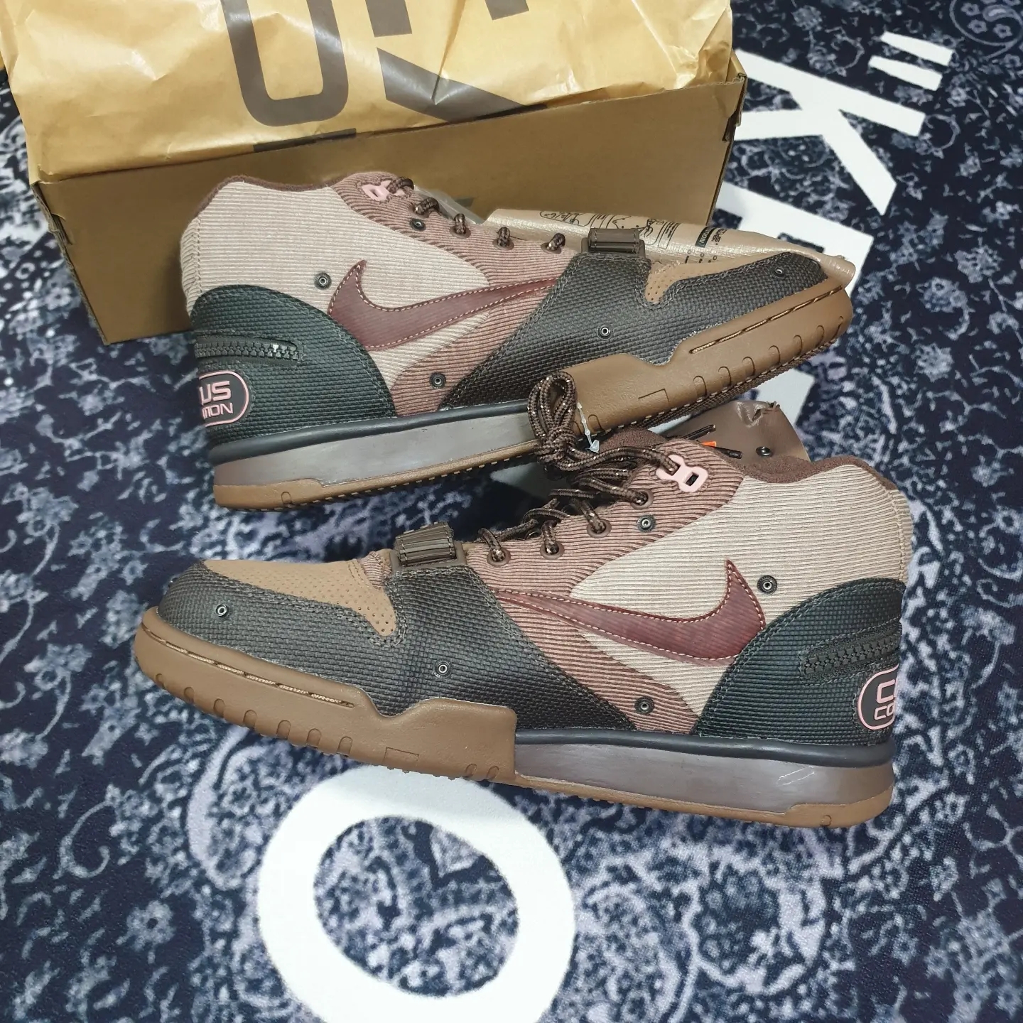Nike x Travis Scott Air Trainer 1 Archaeo Brown and Rust Pink 착용 스타일 - 2