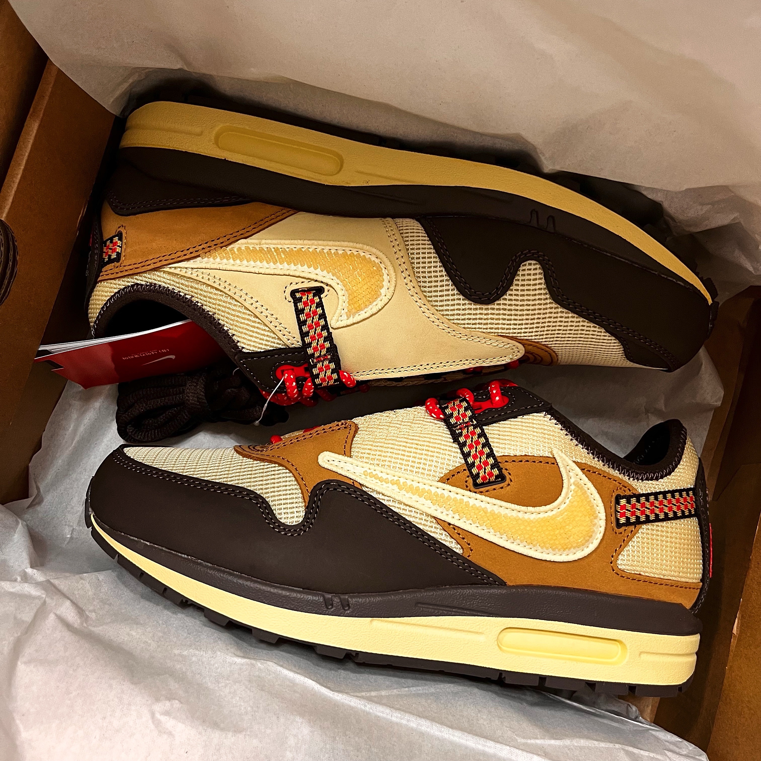 Nike x Travis Scott Air Max 1 Cact.us Brown 착용 스타일