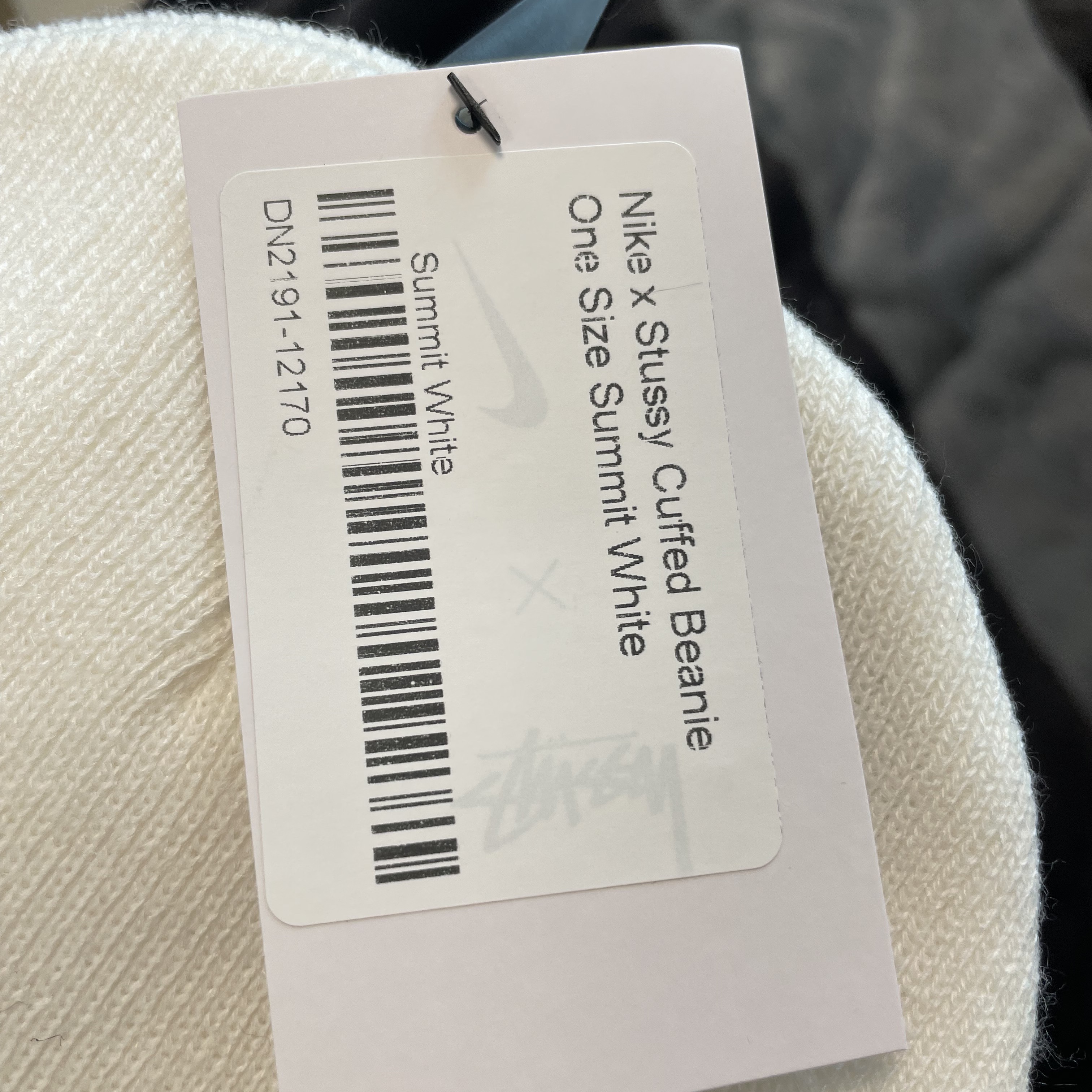 Nike x Stussy NRG Cuffed Beanie Summit White 착용 스타일 - 4