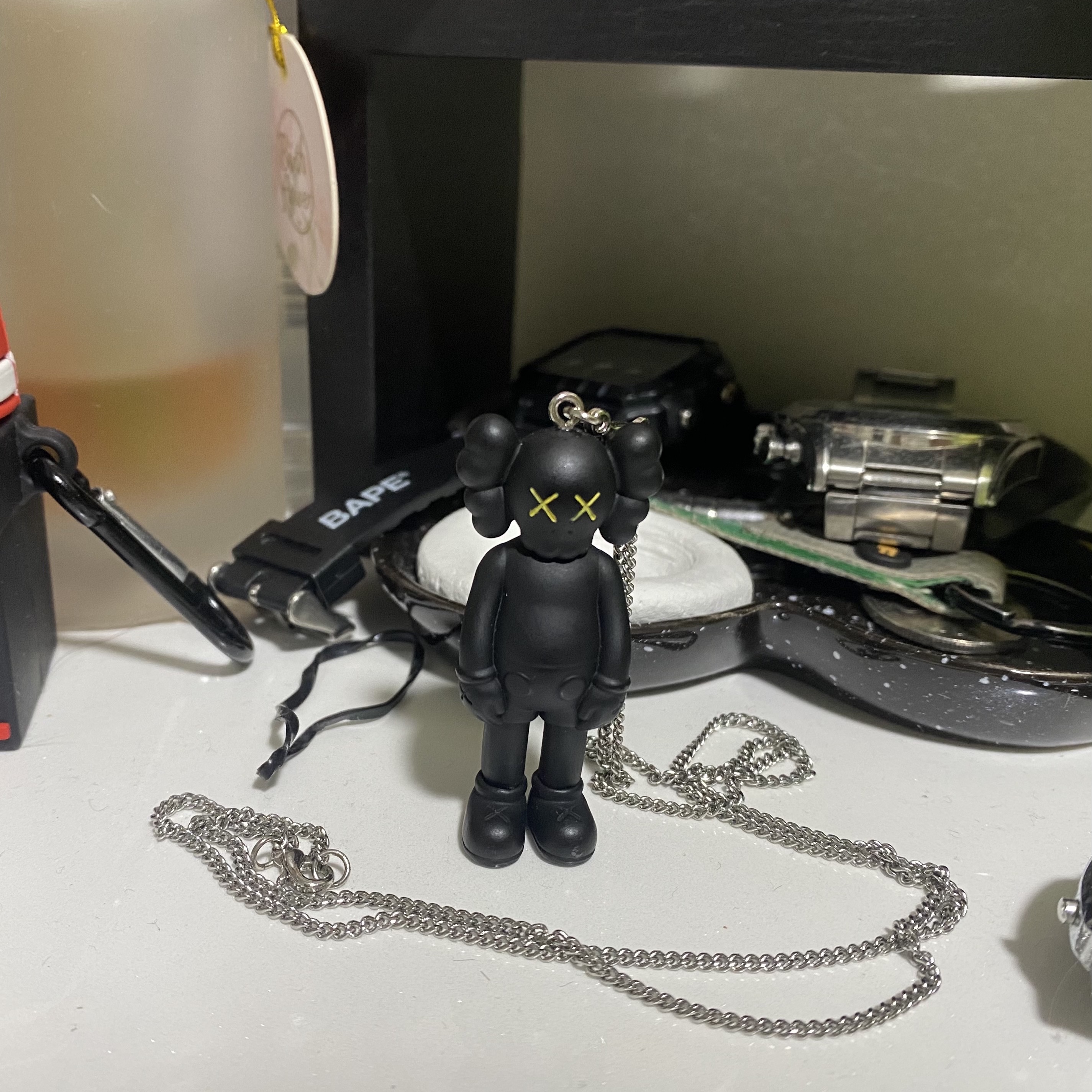 Kaws Tokyo First Companion Keychain Black 착용 스타일