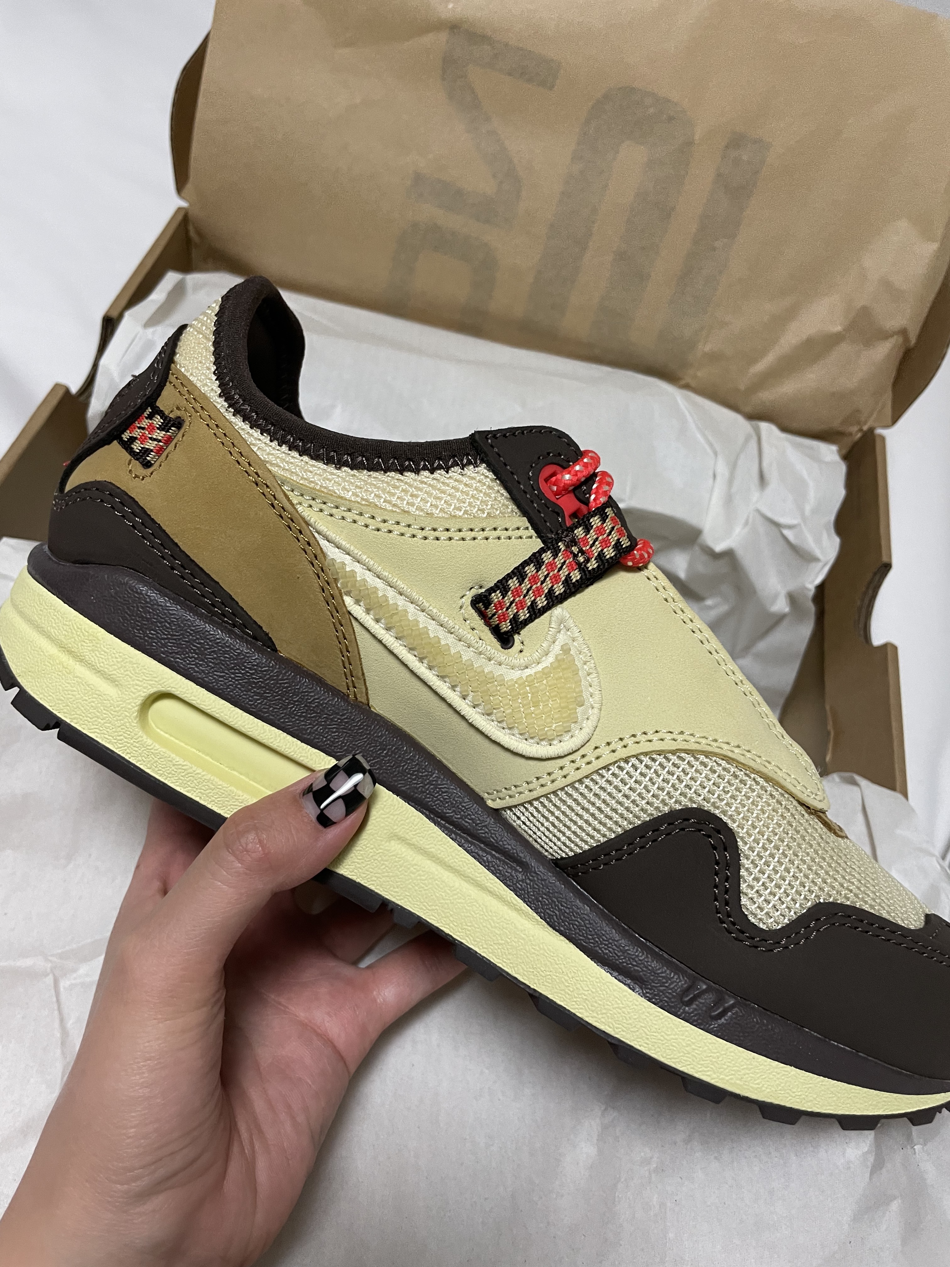 Nike x Travis Scott Air Max 1 Cact.us Brown 착용 스타일 - 2
