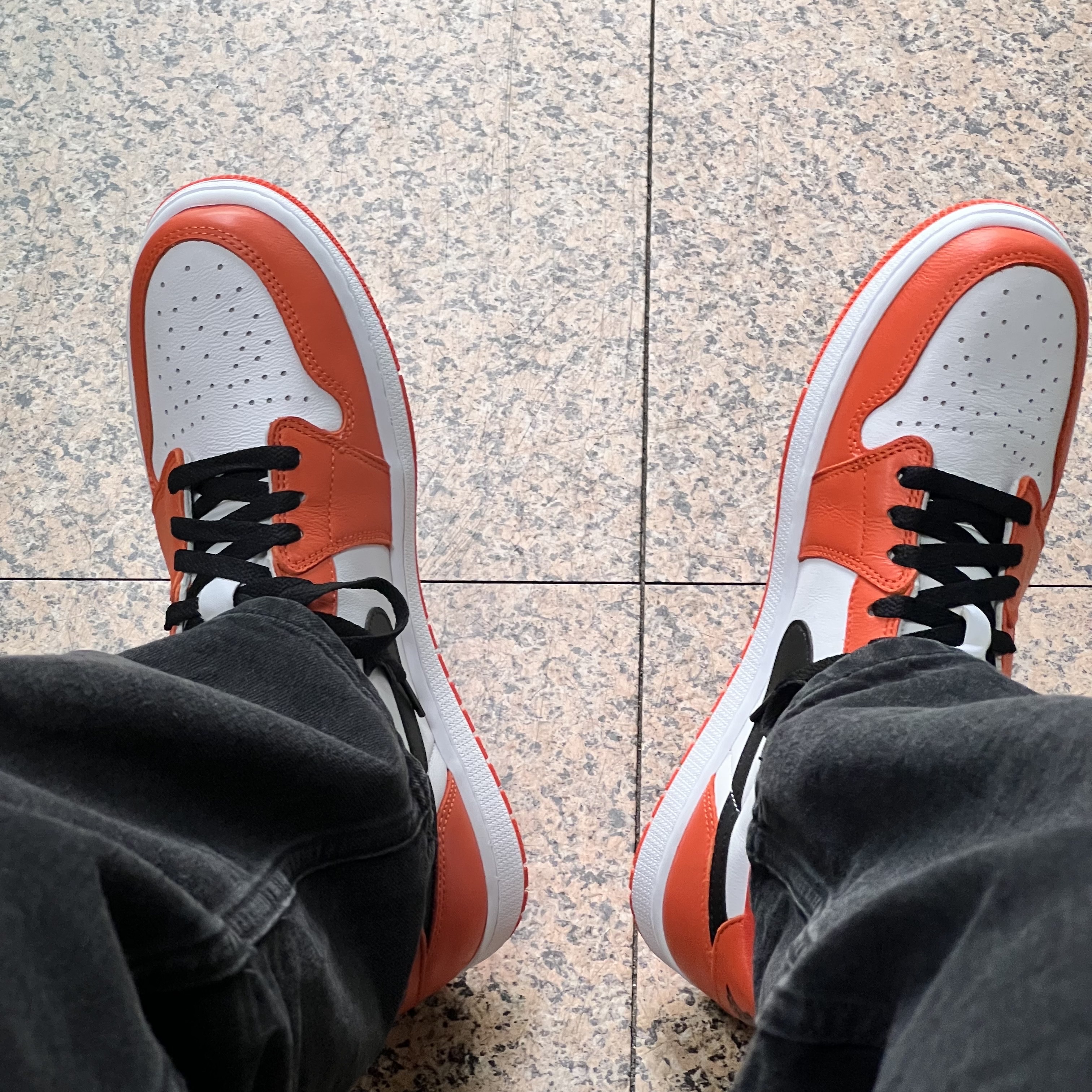 Jordan 1 Low OG Starfish 착용 스타일