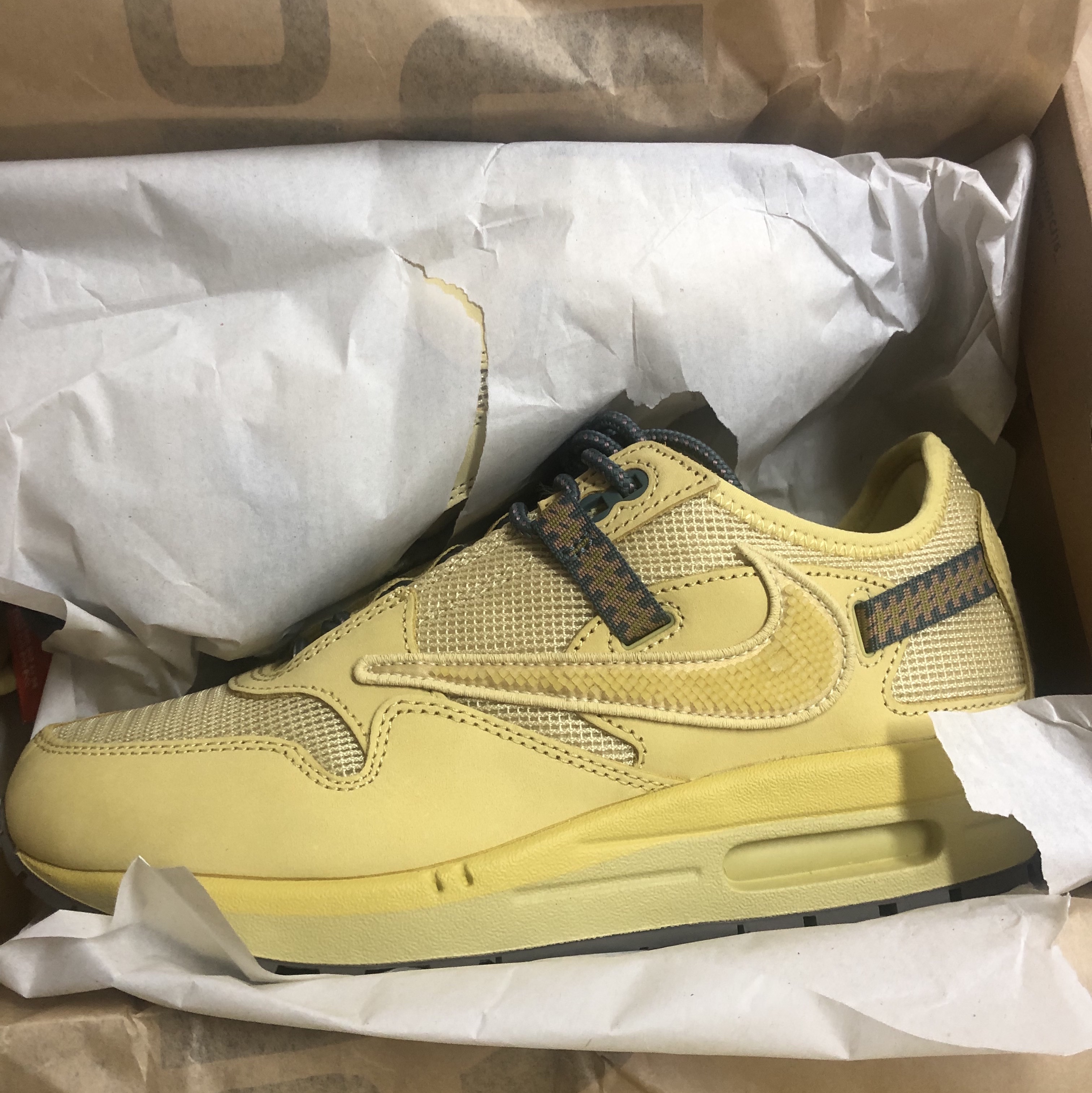 Nike x Travis Scott Air Max 1 Cact.us Gold 착용 스타일