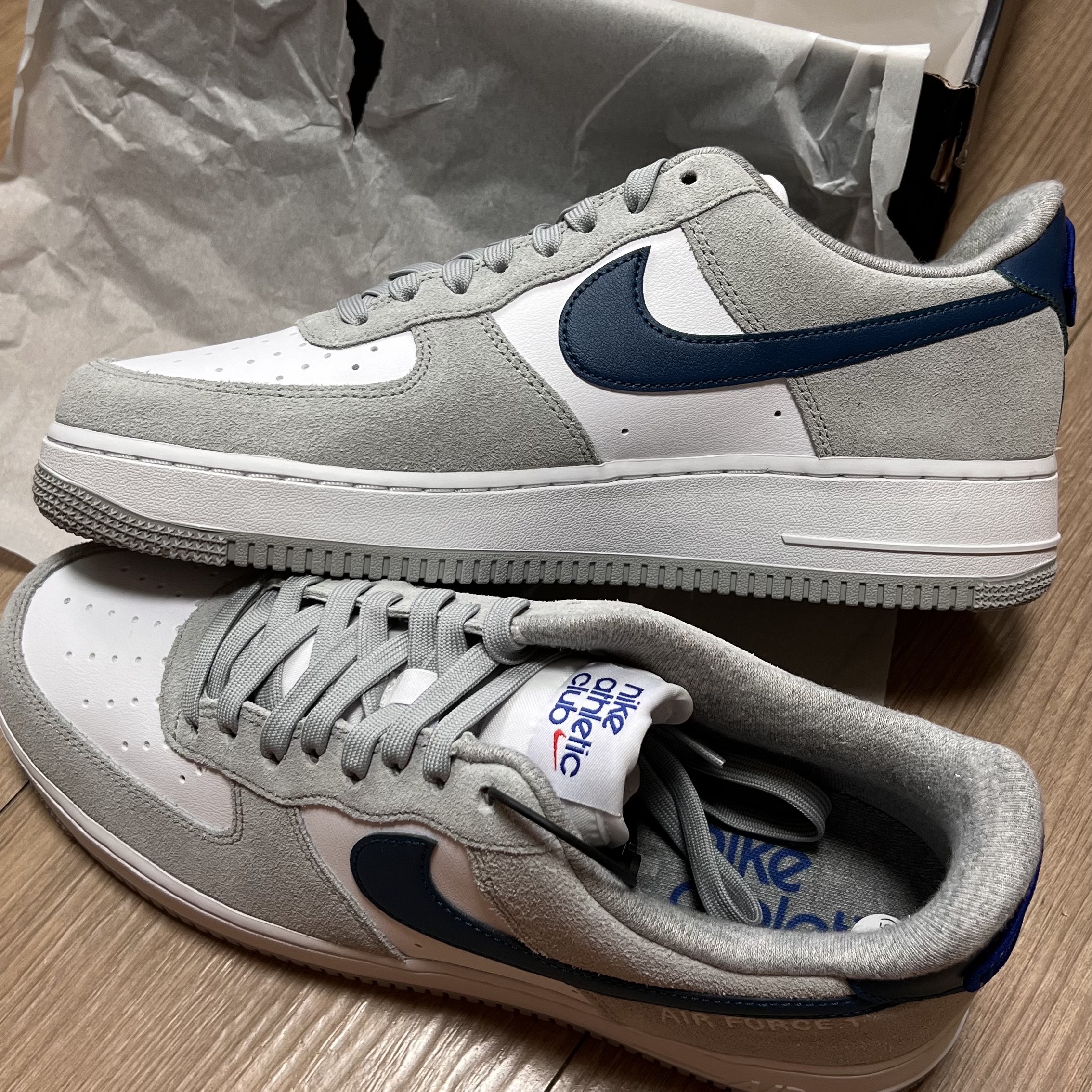 Nike Air Force 1 '07 LV8 Athletic Club Light Smoke Grey Marina 착용 스타일