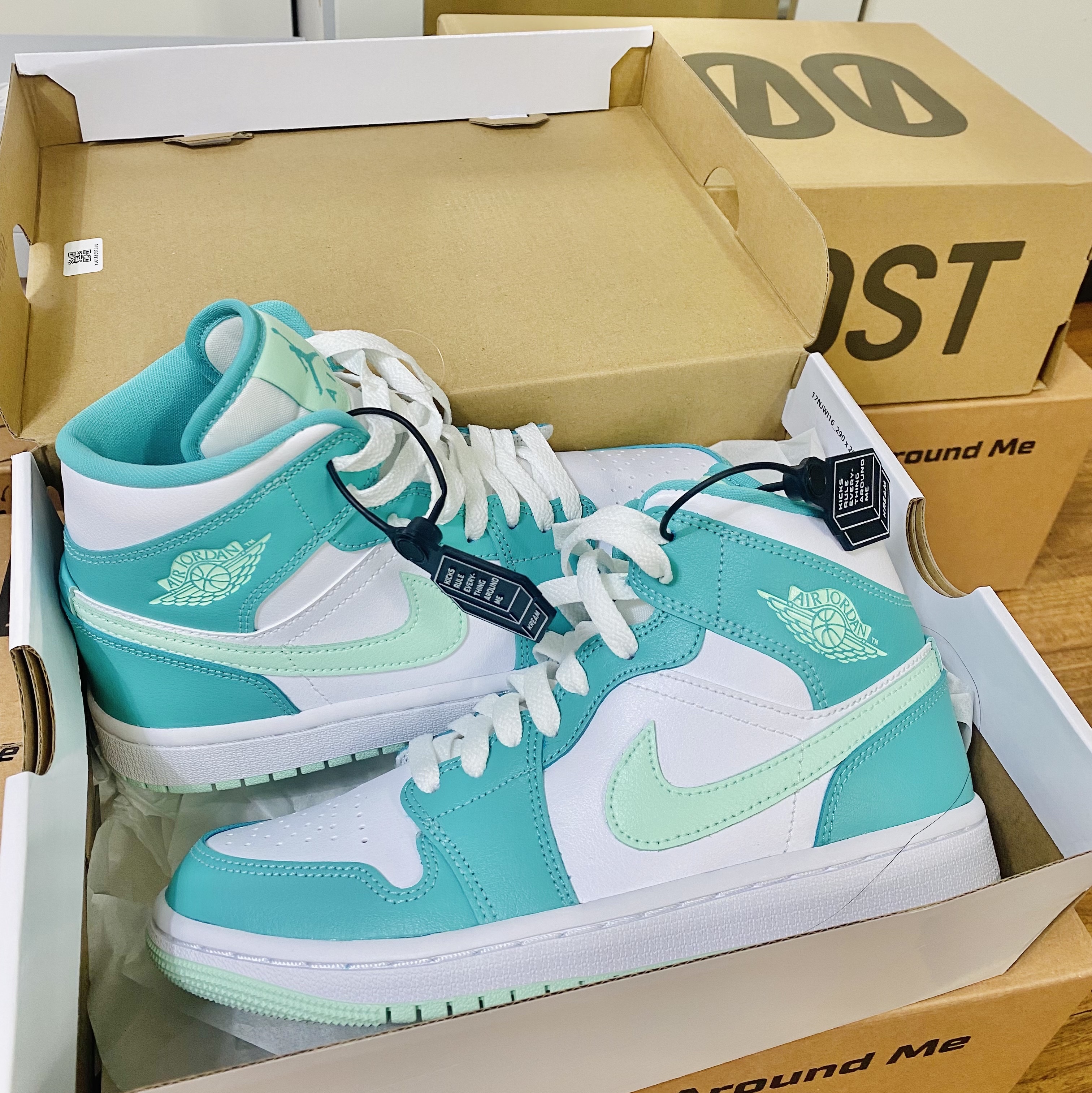 (W) Jordan 1 Mid Washed Teal Mint Foam 착용 스타일 - 1