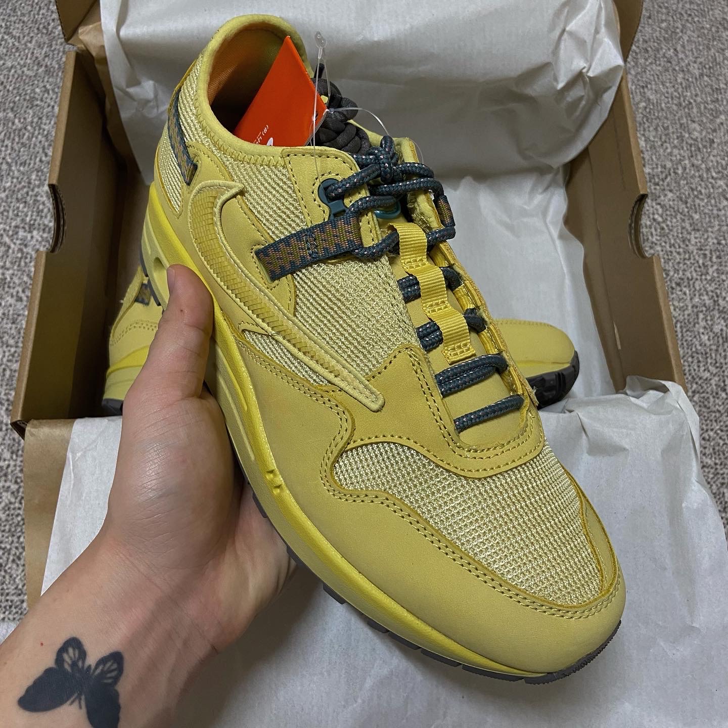 Nike x Travis Scott Air Max 1 Cact.us Brown, Nike x Travis Scott Air Max 1 Cact.us Gold 착용 스타일 - 3