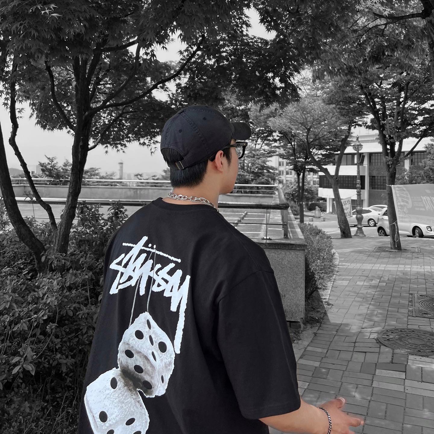 Stussy Fuzzy Dice T-Shirt Black, Nike x Supreme Air Force 1 Low Black 착용 스타일 - 2