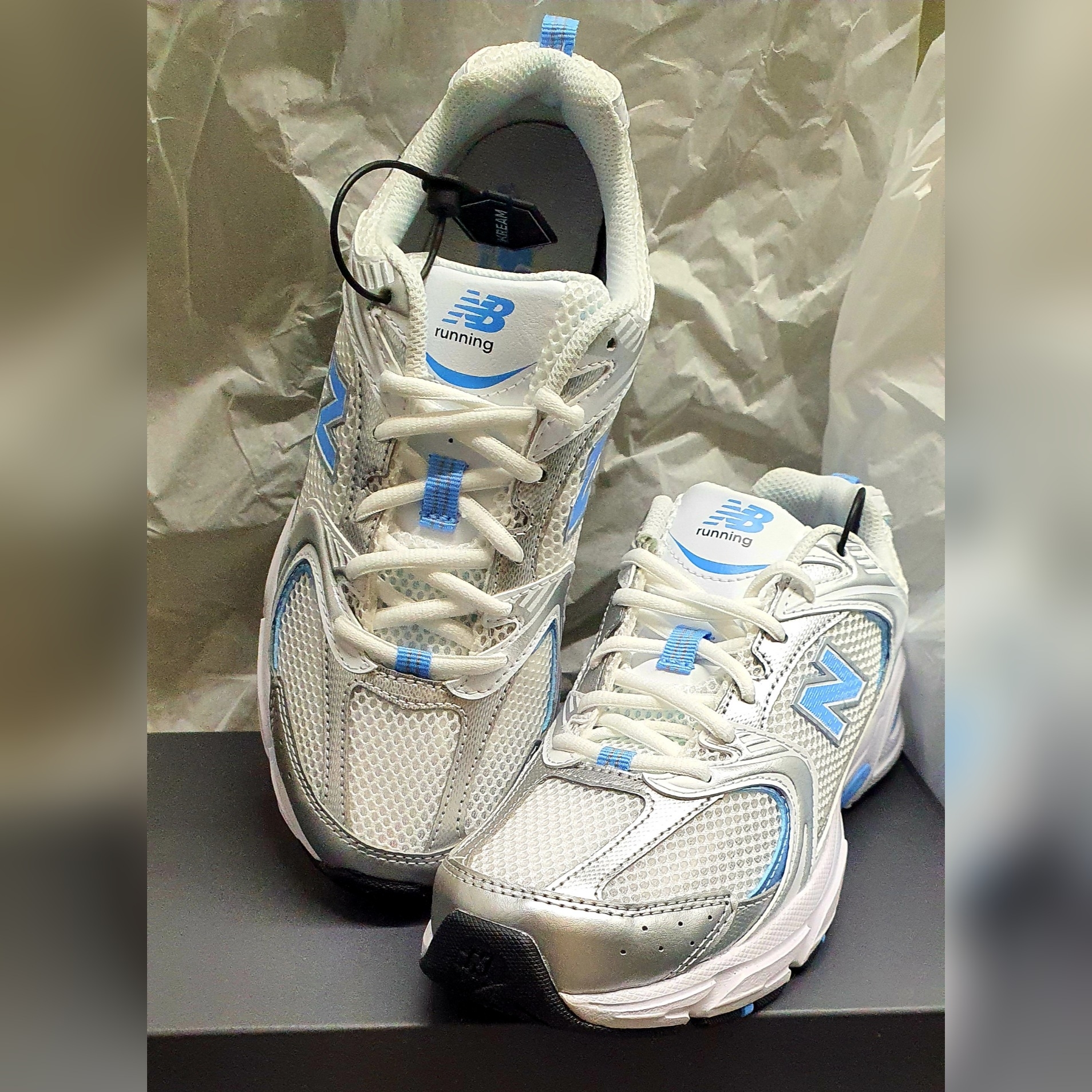 New Balance 530 Off White Blue 착용 스타일 - 2
