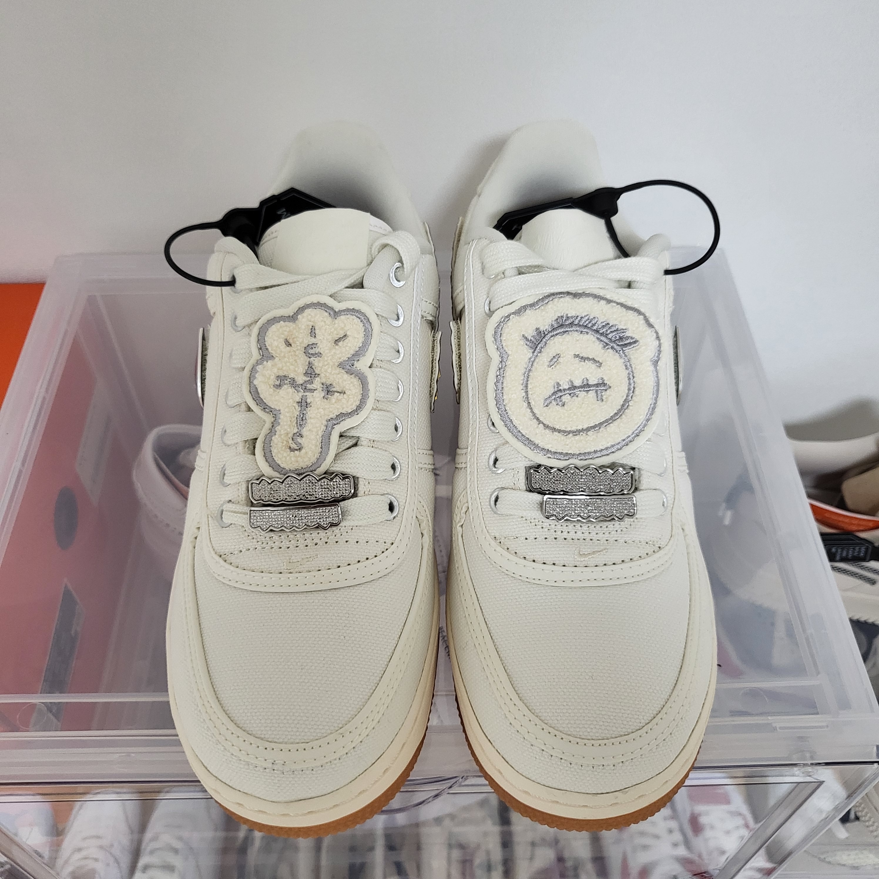 Nike x Travis Scott Air Force 1 Low Sail 착용 스타일 - 3