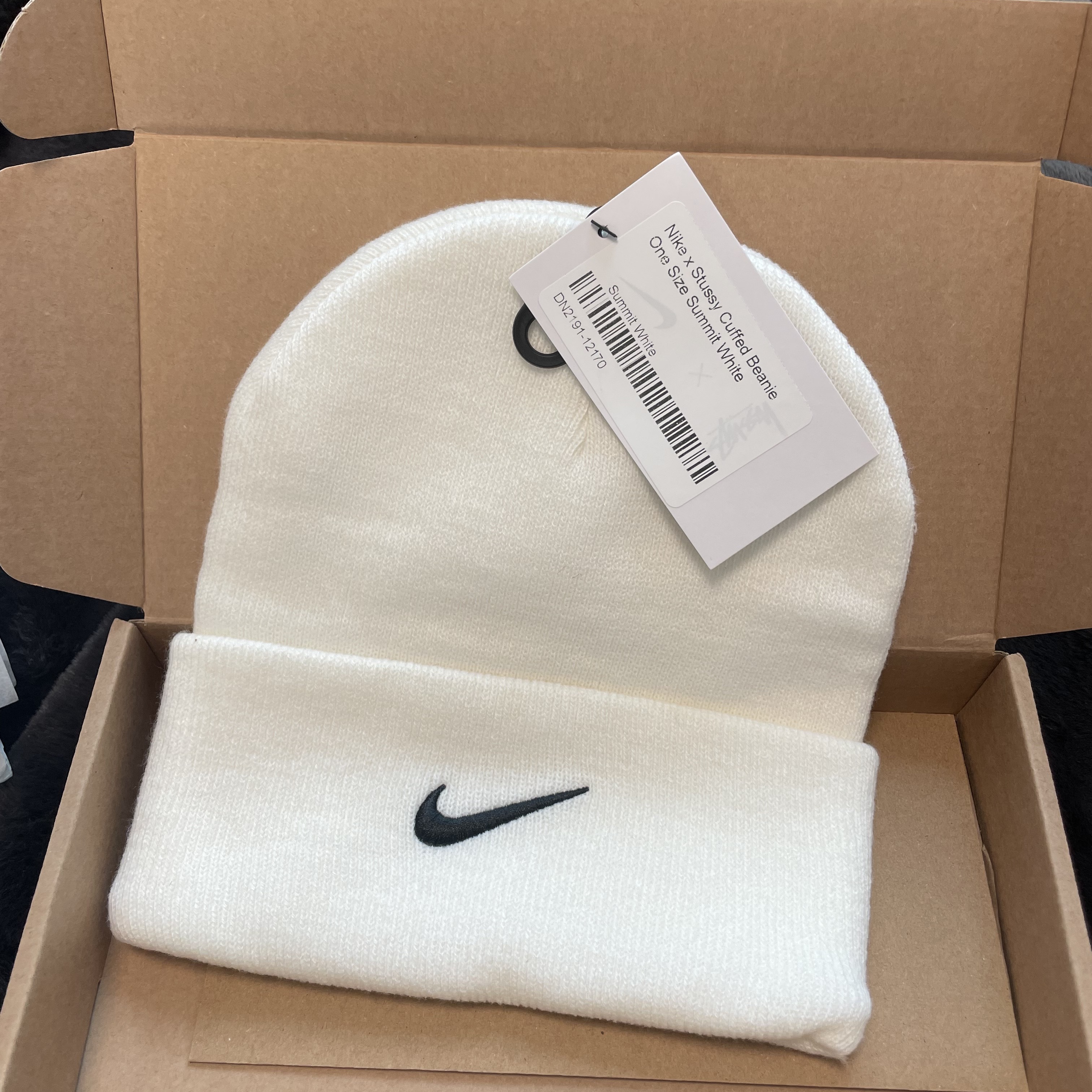 Nike x Stussy NRG Cuffed Beanie Summit White 착용 스타일 - 2