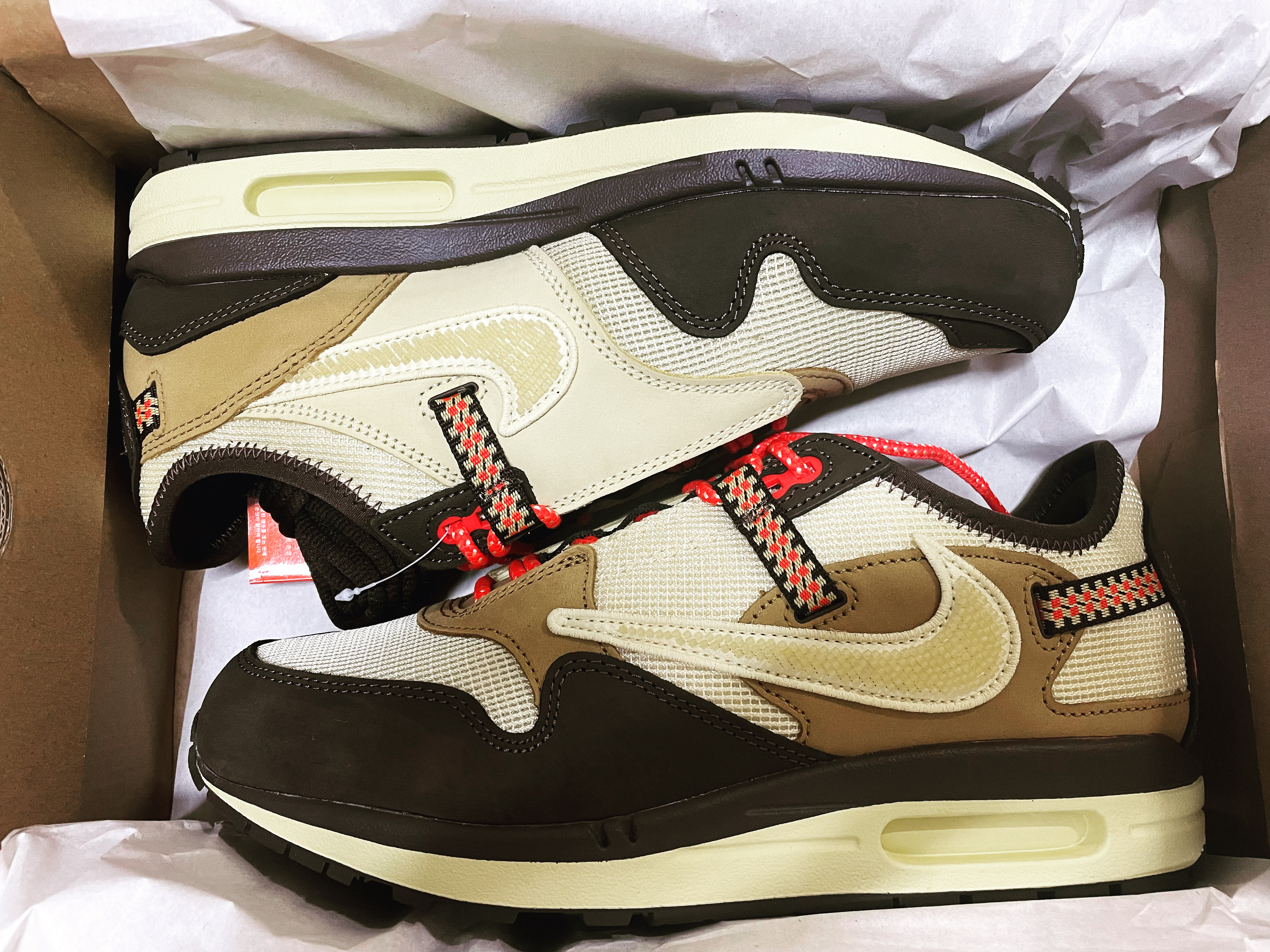 Nike x Travis Scott Air Max 1 Cact.us Brown 착용 스타일