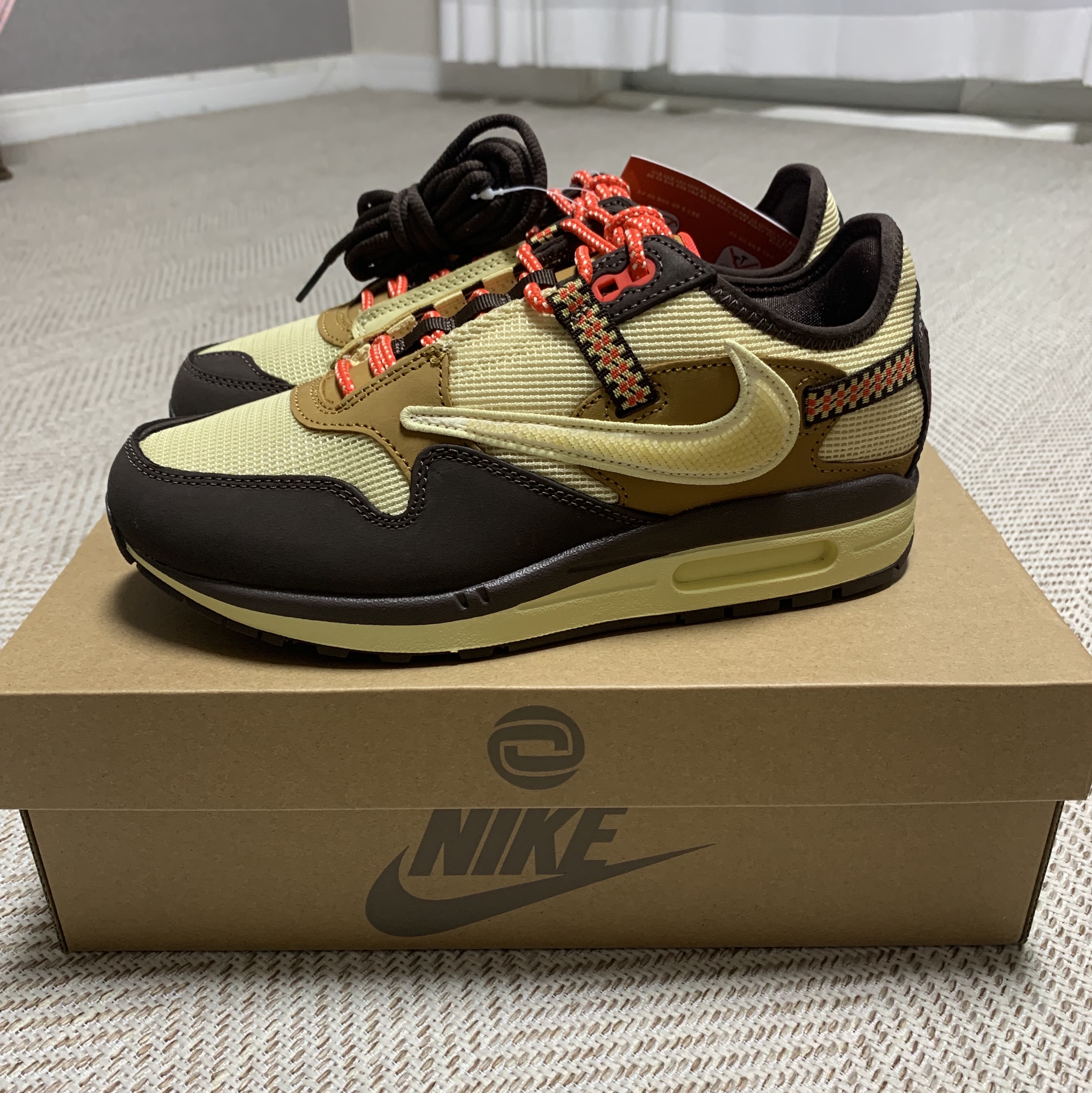 Nike x Travis Scott Air Max 1 Cact.us Brown 착용 스타일