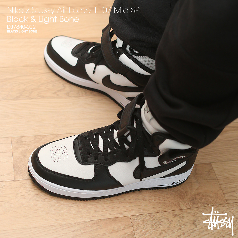 Nike x Stussy Air Force 1 '07 Mid SP Black and Light Bone 착용 스타일 - 3