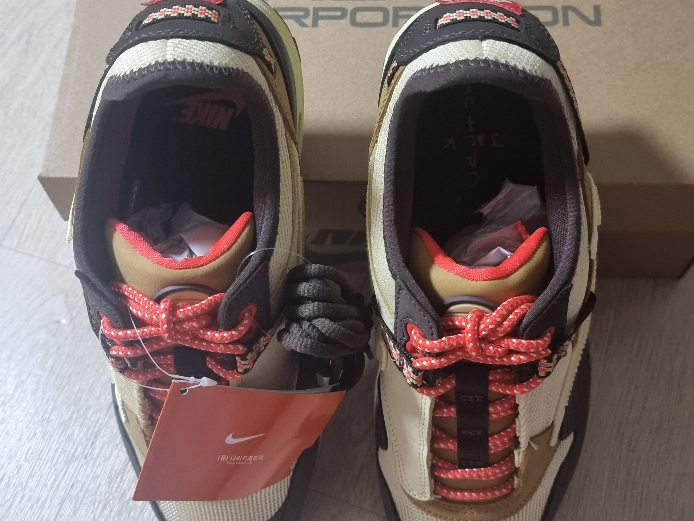 Nike x Travis Scott Air Max 1 Cact.us Brown 착용 스타일 - 2