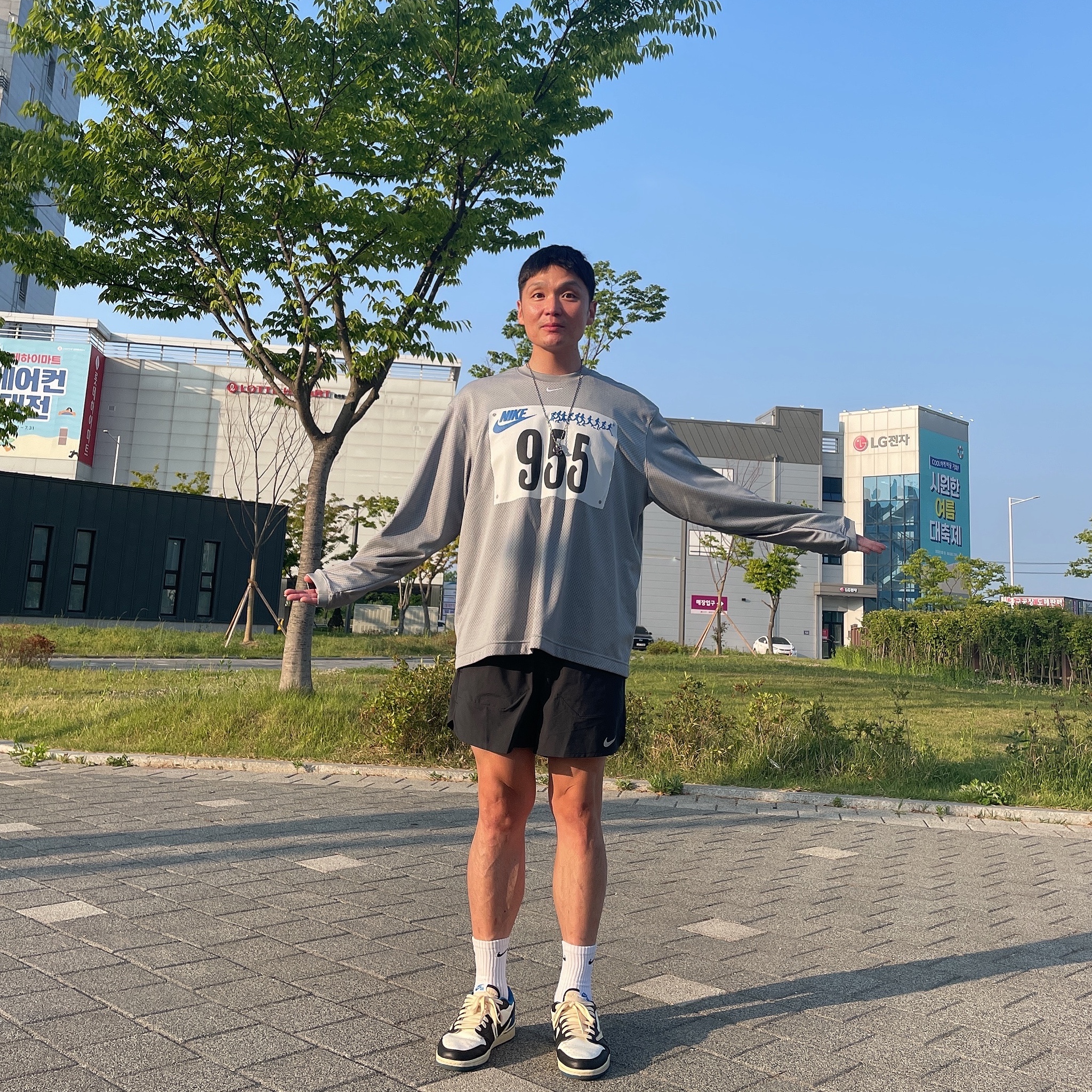 Jordan 1 x Travis Scott x Fragment Retro Low OG SP Military Blue, Nike x Cactus Plant Flea Market L/S Jersey Grey - US/EU 착용 스타일