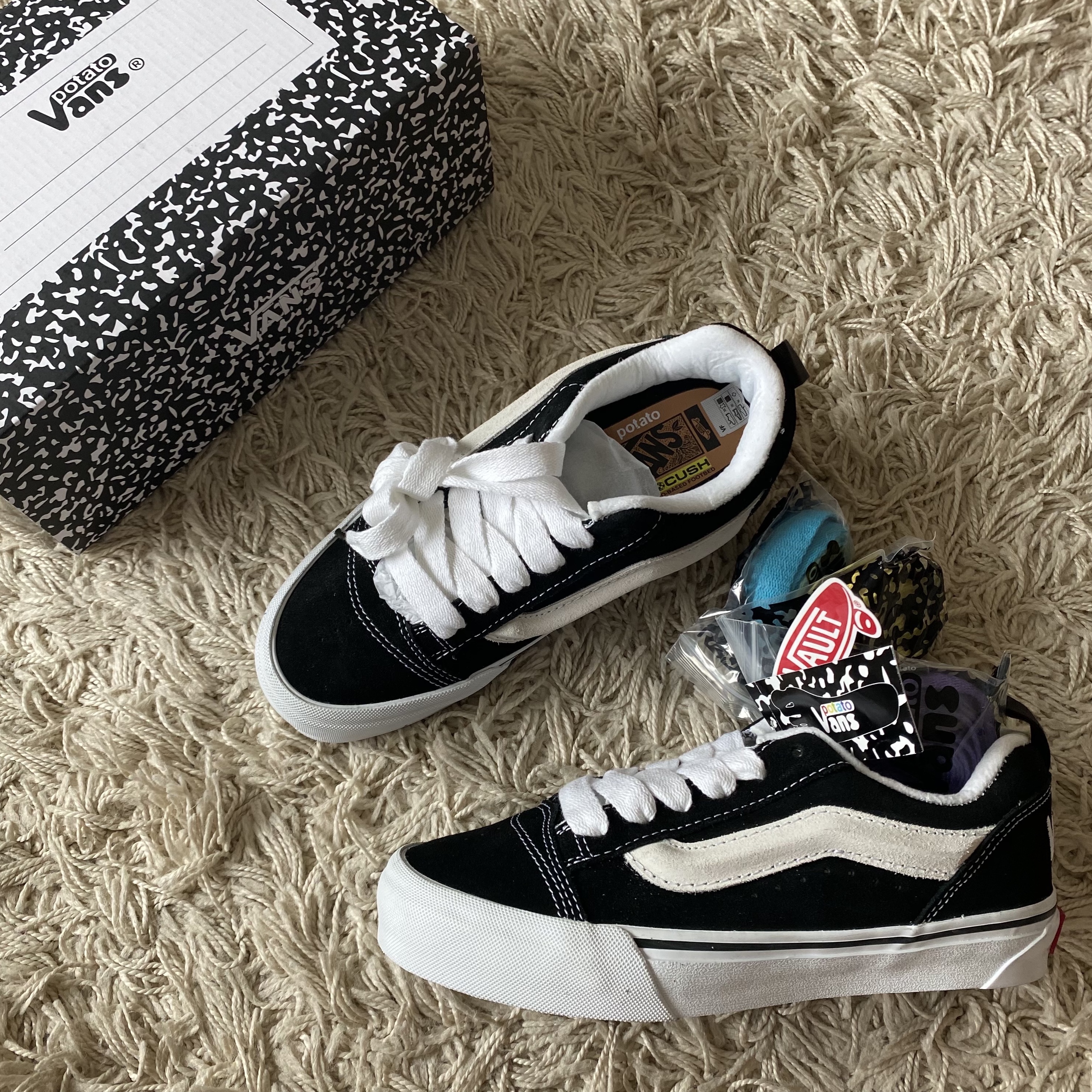 Vans Vault x Imran Potato Knu-Skool VR3 LX Black White 착용 스타일 - 1