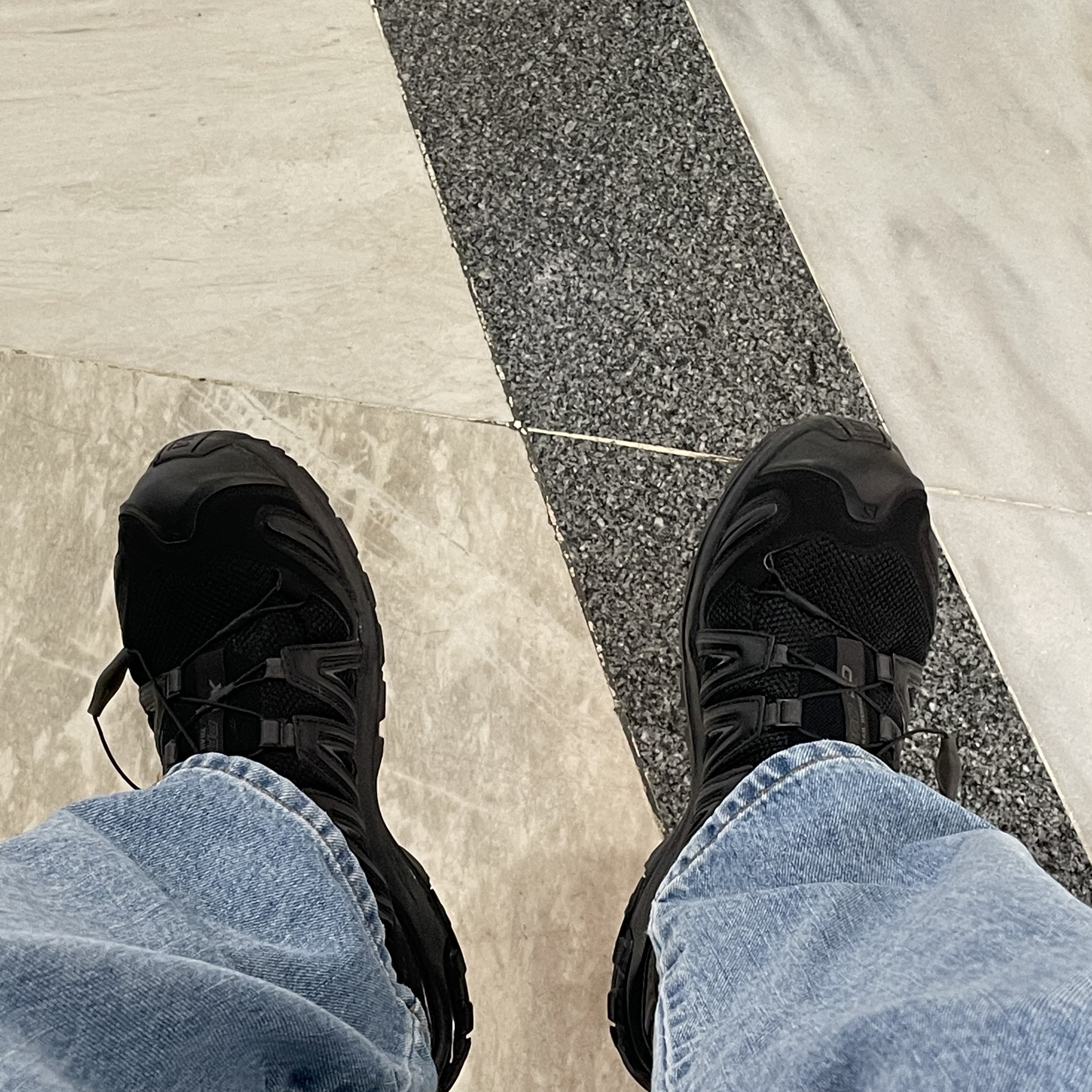 Salomon XA Pro 3D Black Magnet 착용 스타일 - 2