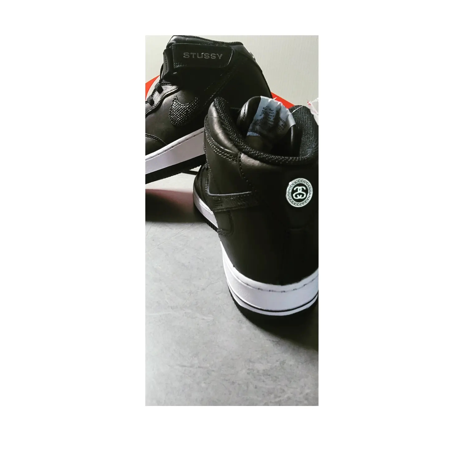 Nike x Stussy Air Force 1 '07 Mid SP Black 착용 스타일 - 1