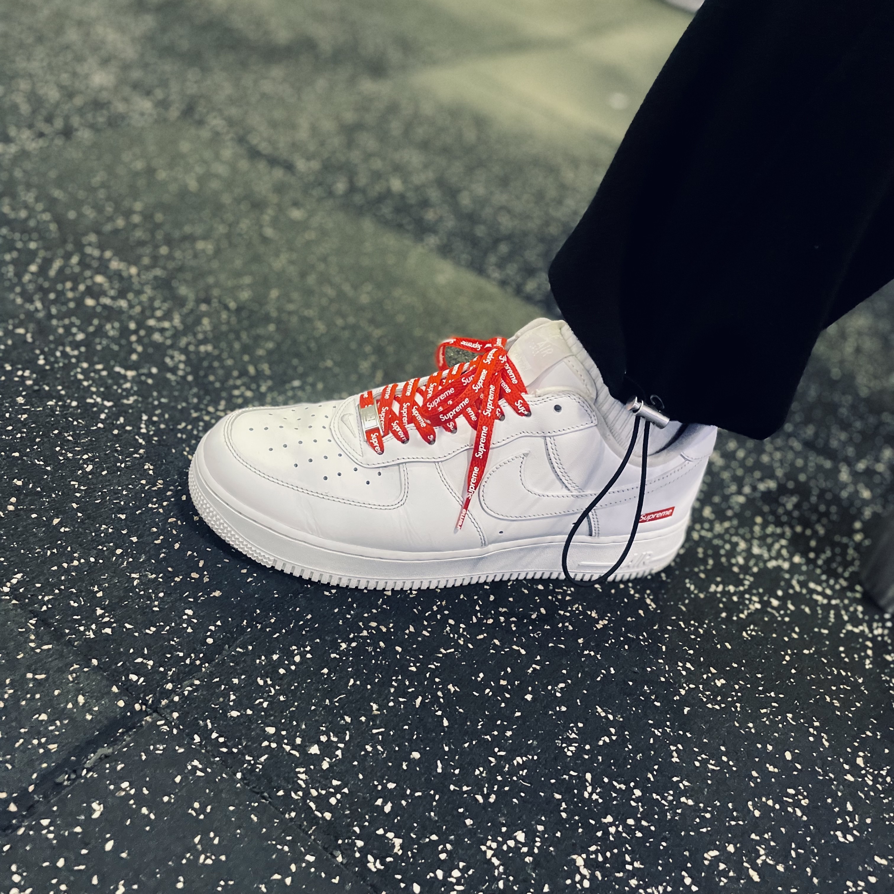 Nike x Supreme Air Force 1 Low White 착용 스타일