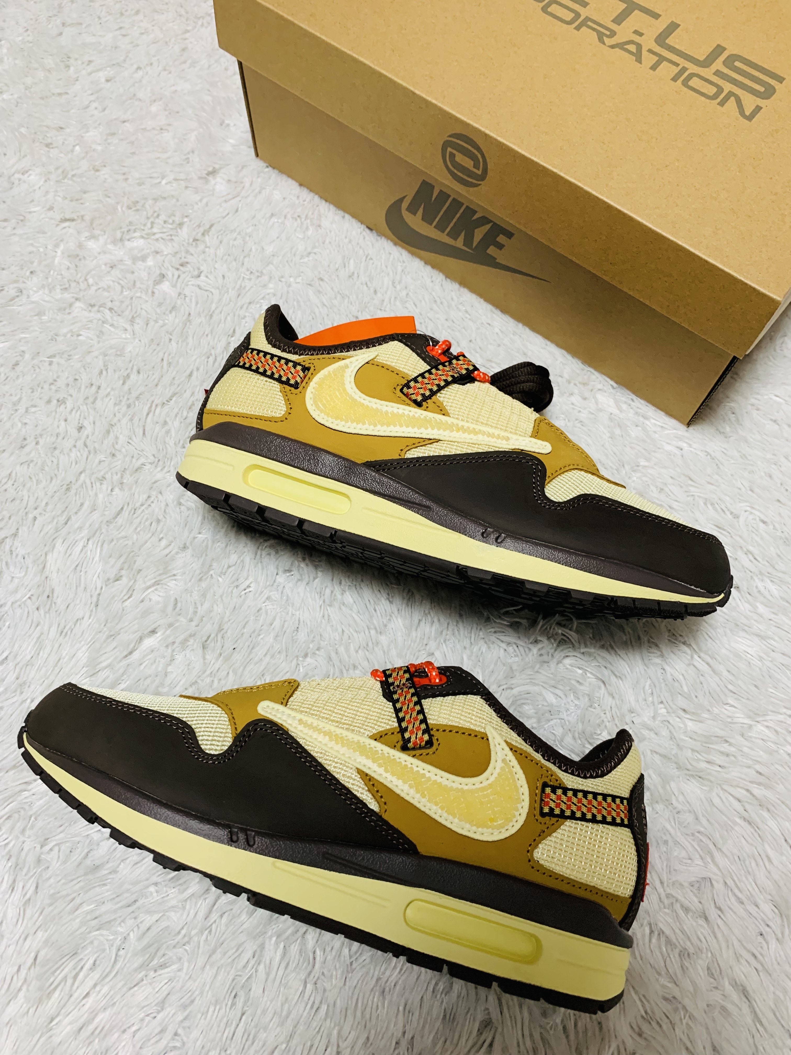 Nike x Travis Scott Air Max 1 Cact.us Brown 착용 스타일