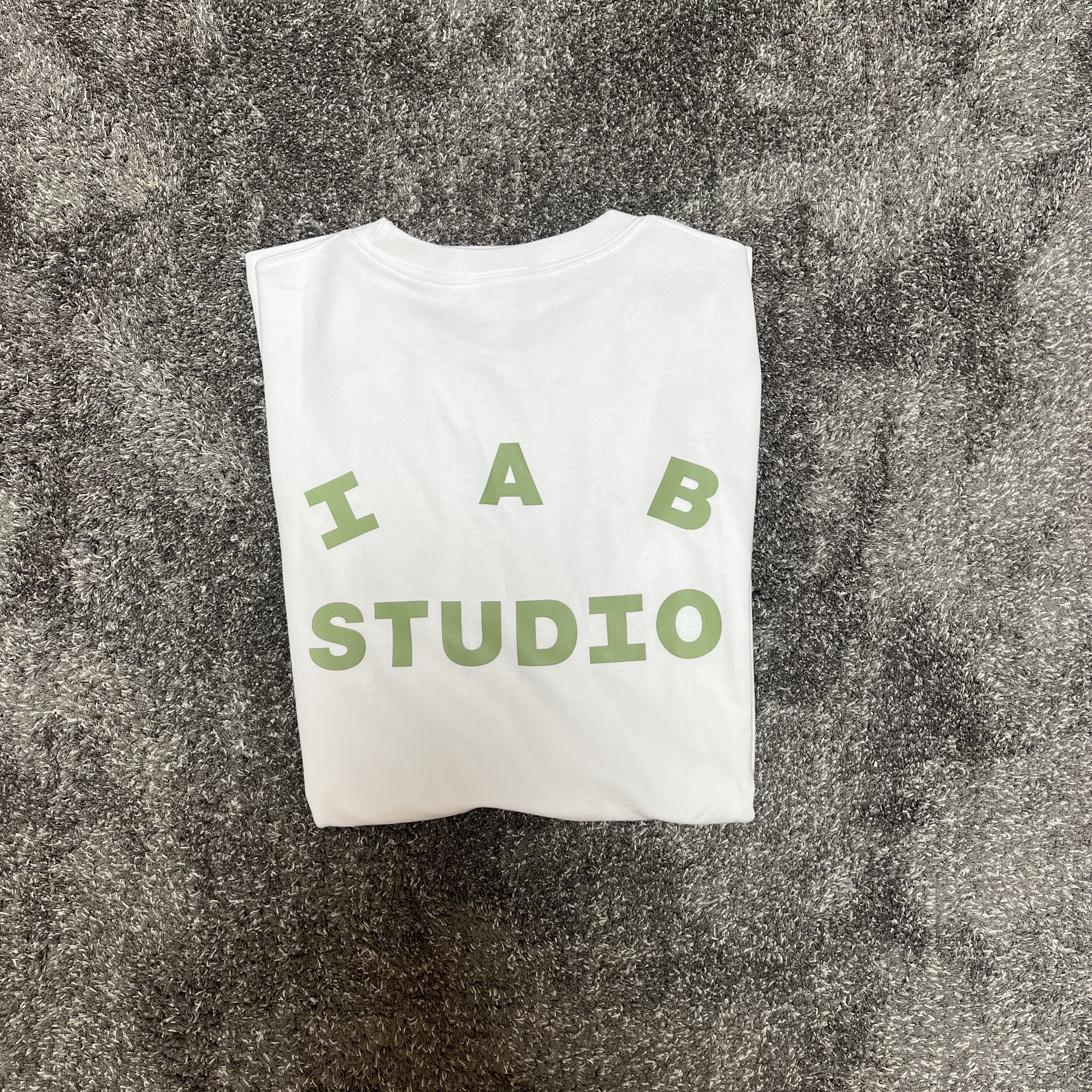 IAB Studio T-Shirt White Light Green 착용 스타일