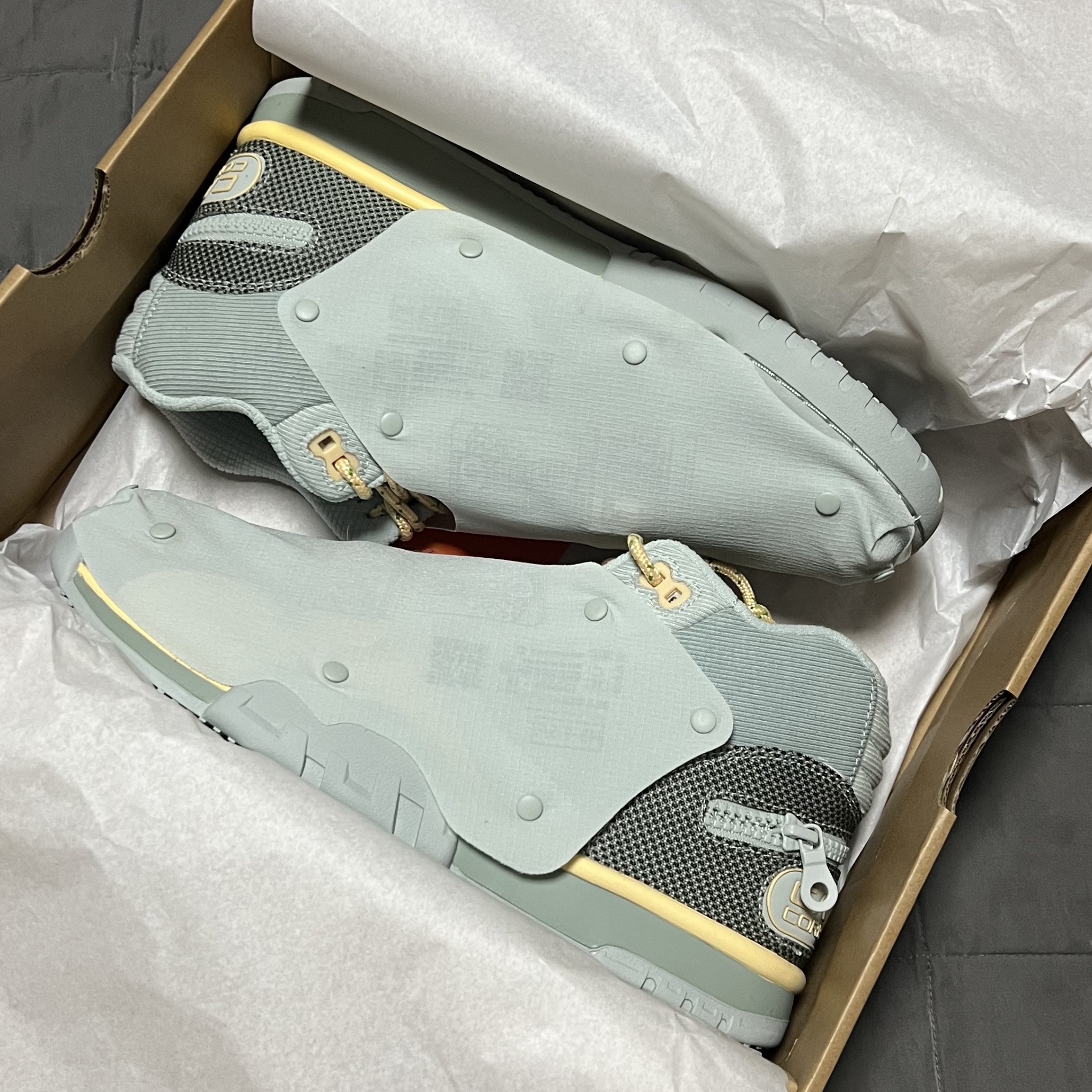 Nike x Travis Scott Nike Air Trainer 1 Grey Haze and Dusty Sage 착용 스타일
