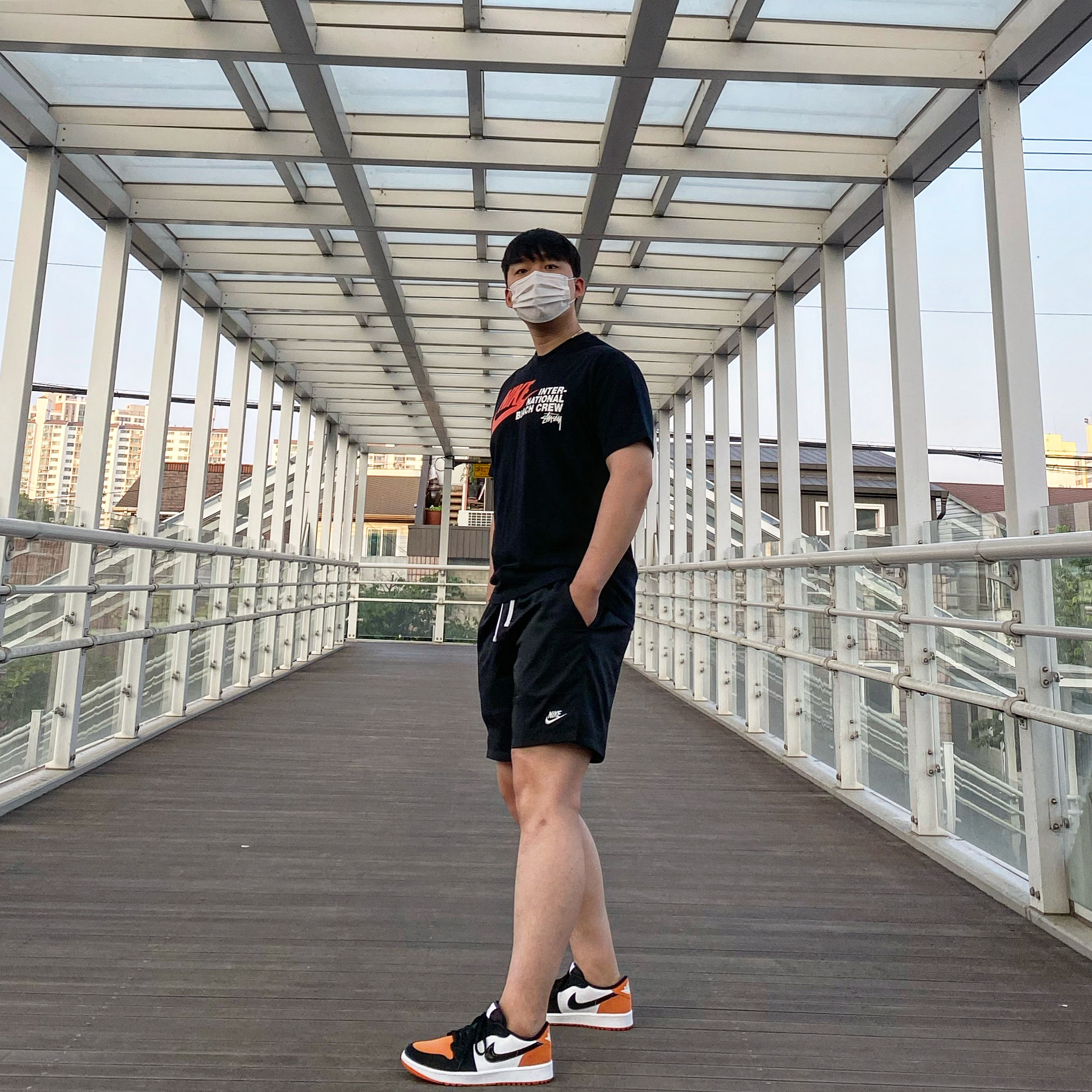 Jordan 1 Low Golf Starfish, Nike x Stussy International Beach Crew T-Shirt Black - Asia 착용 스타일