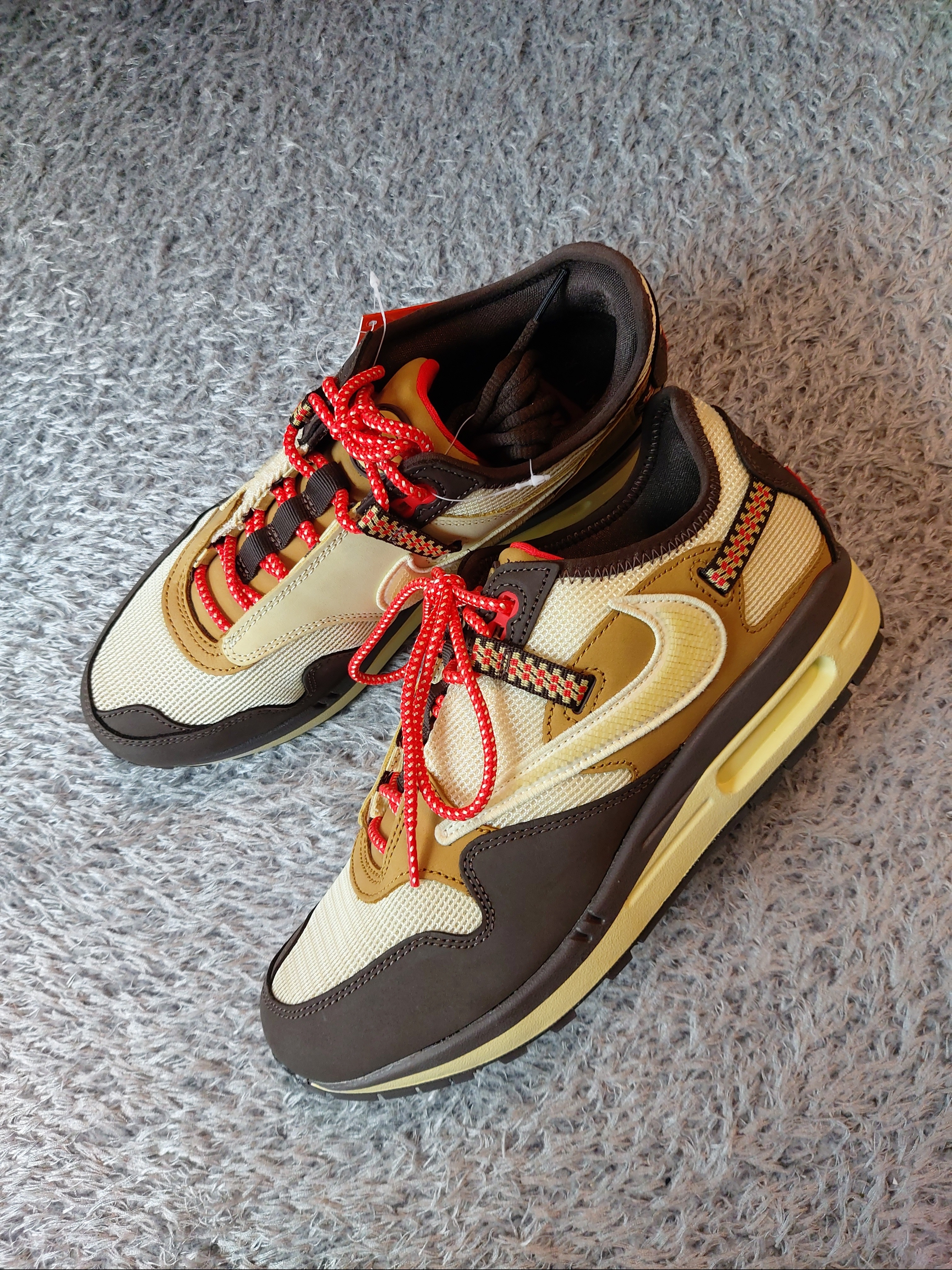 Nike x Travis Scott Air Max 1 Cact.us Brown 착용 스타일 - 1