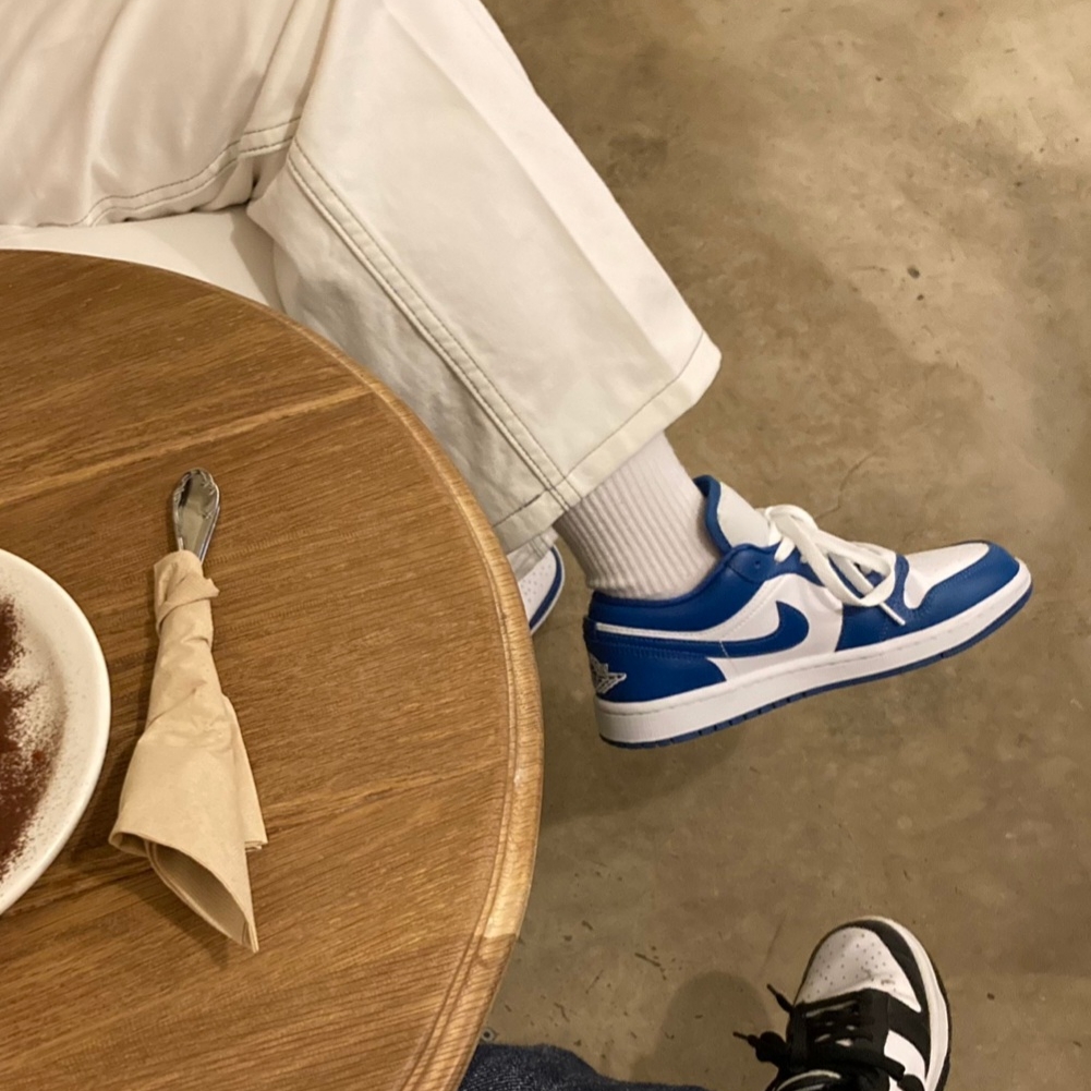 Nike Dunk Low Retro Black, (W) Jordan 1 Low White Dark Marina Blue 착용 스타일