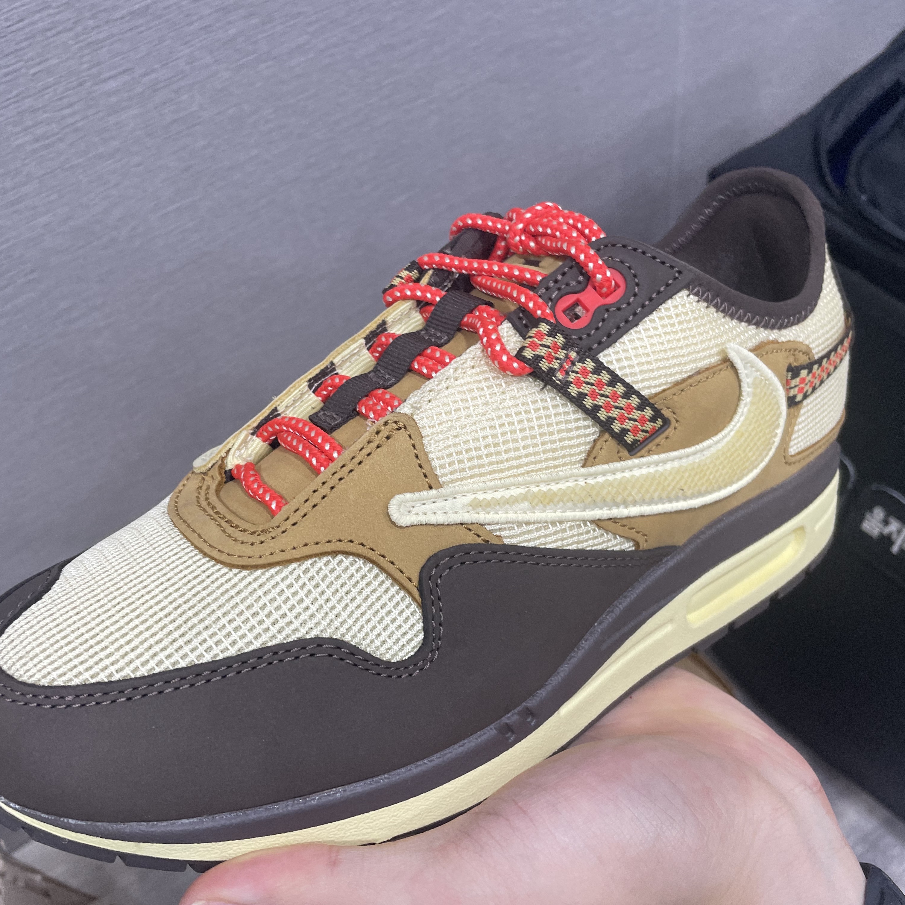 Nike x Travis Scott Air Max 1 Cact.us Brown 착용 스타일