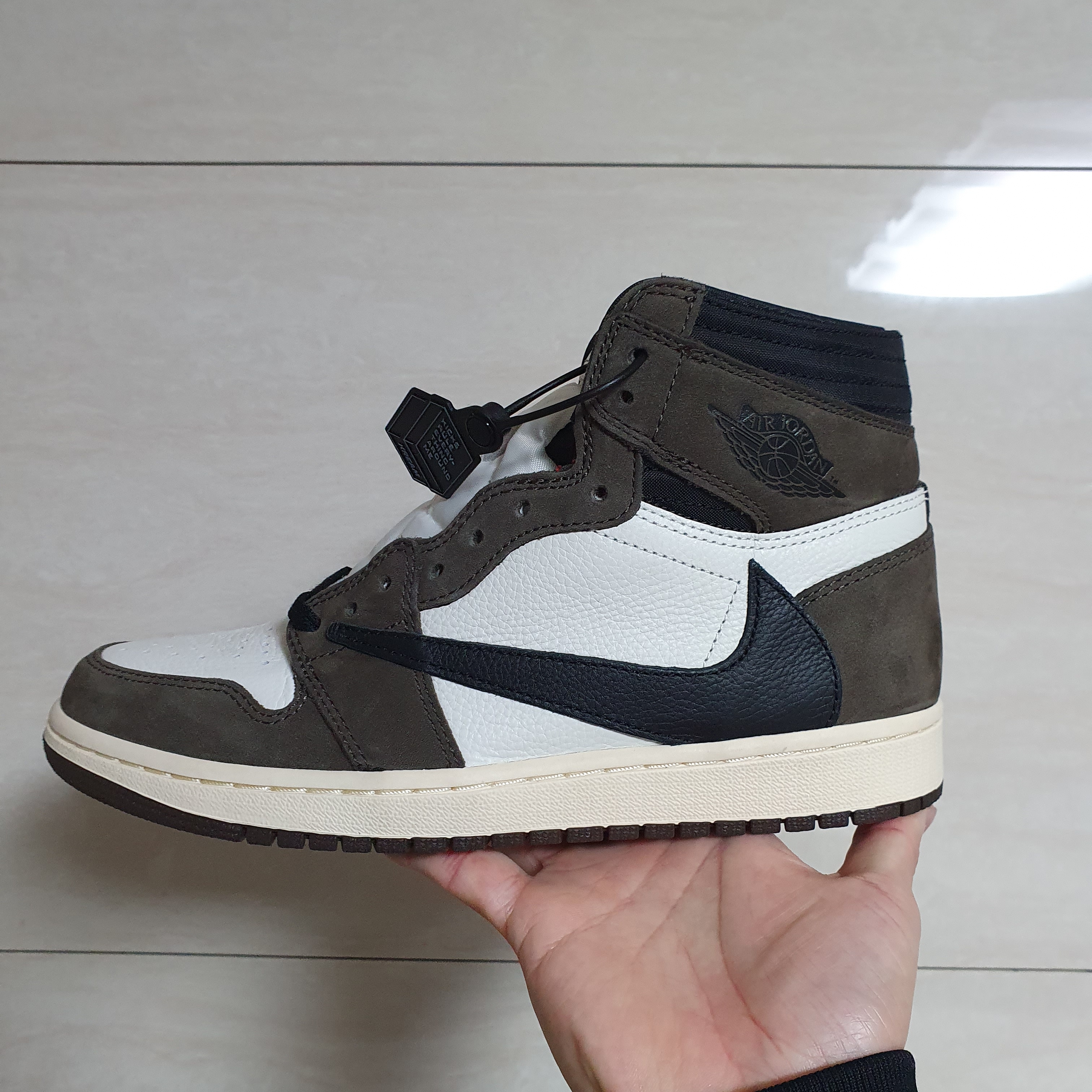 Jordan 1 x Travis Scott Retro High OG SP Mocha 착용 스타일