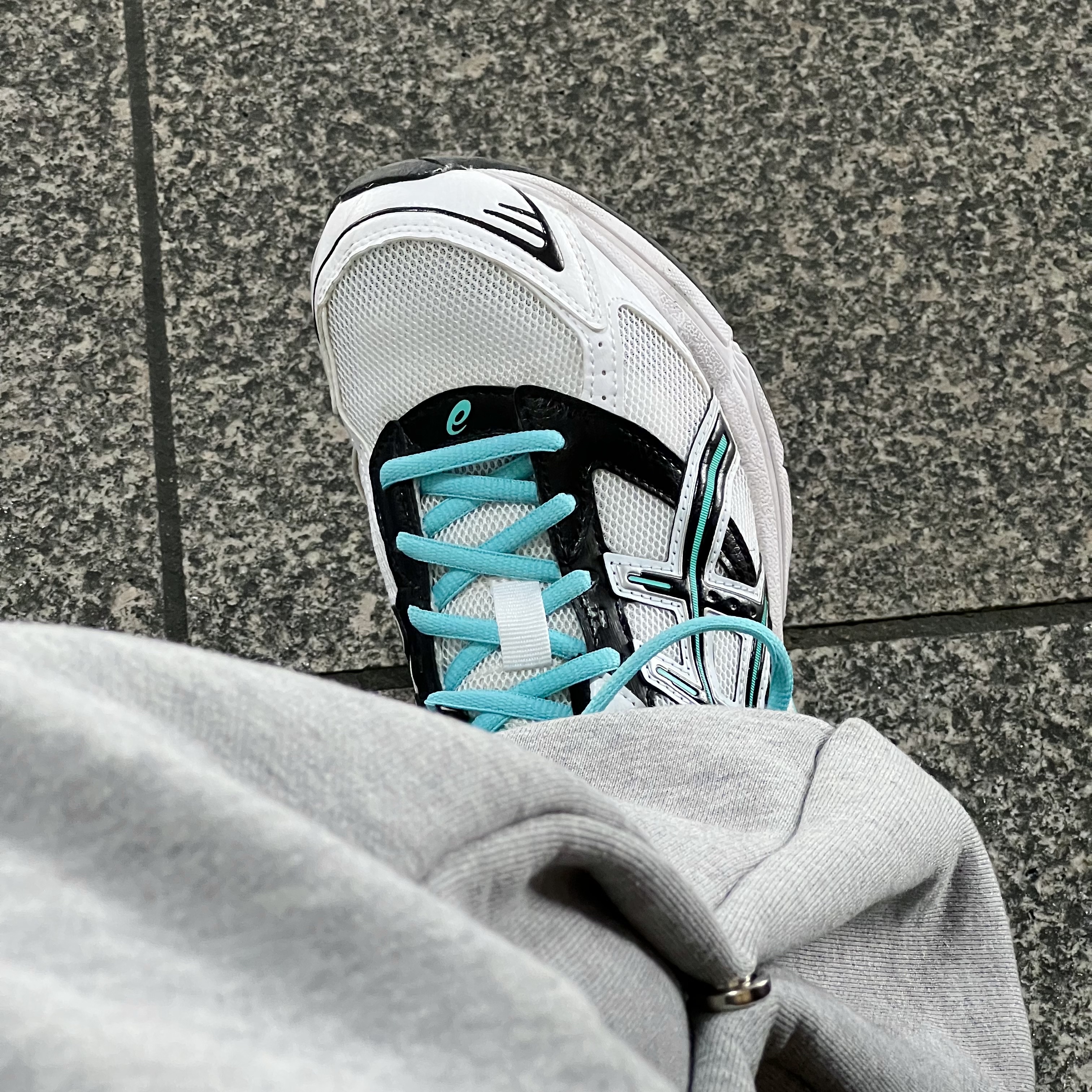 Asics Gel-1130 White Black 착용 스타일 - 3