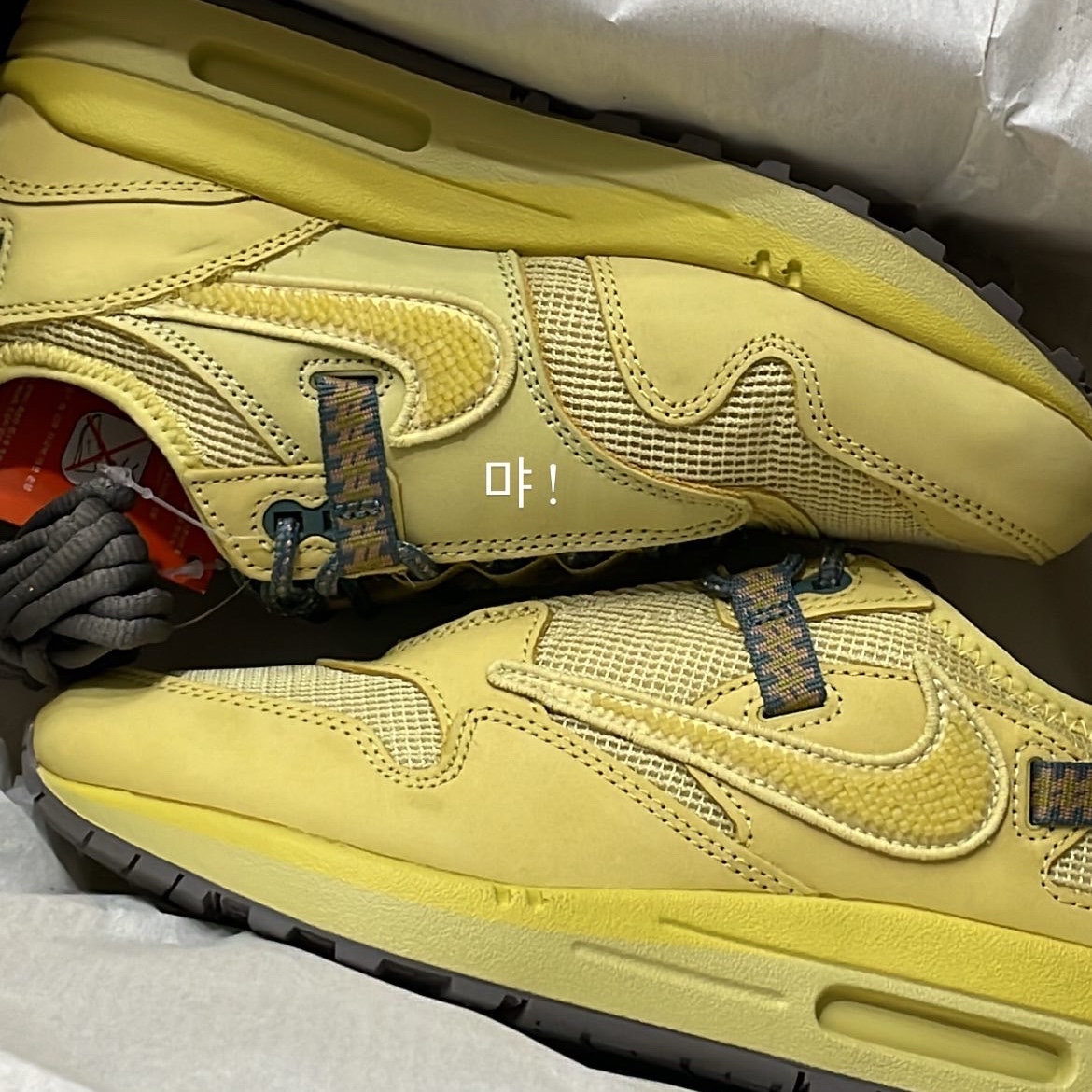Nike x Travis Scott Air Max 1 Cact.us Gold 착용 스타일