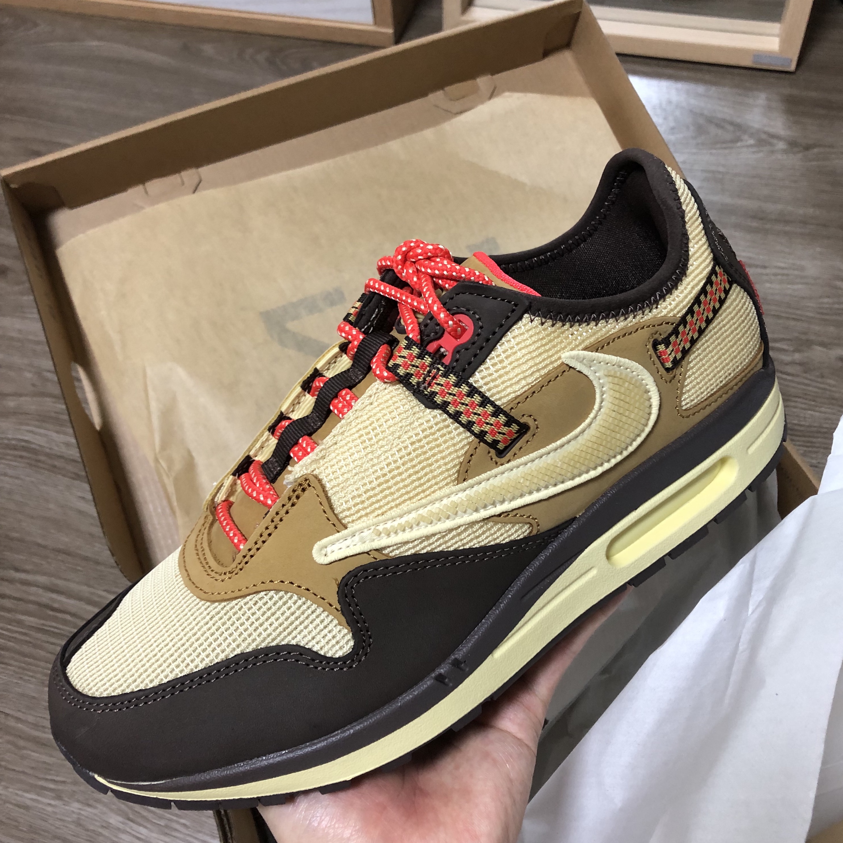Nike x Travis Scott Air Max 1 Cact.us Brown 착용 스타일