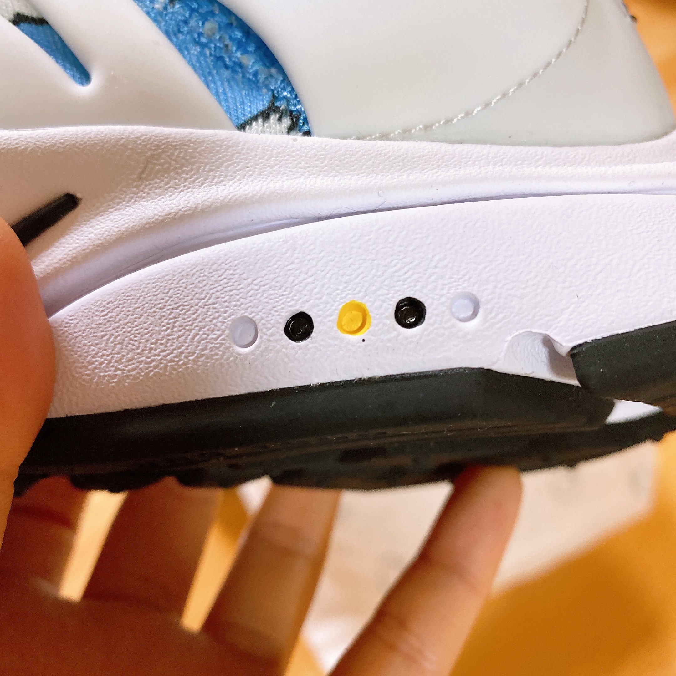 Nike x Hello Kitty Air Presto University Blue 착용 스타일 - 3