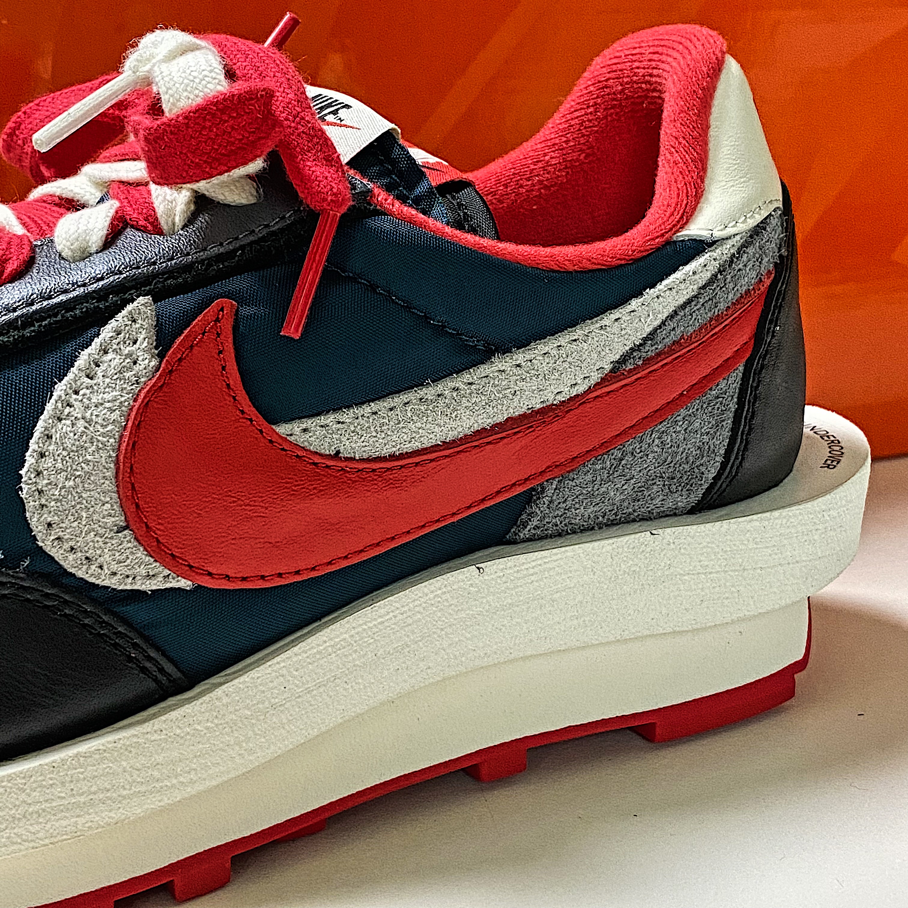Nike x Sacai x Undercover LDWaffle Midnight Spruce University Red 착용 스타일 - 4