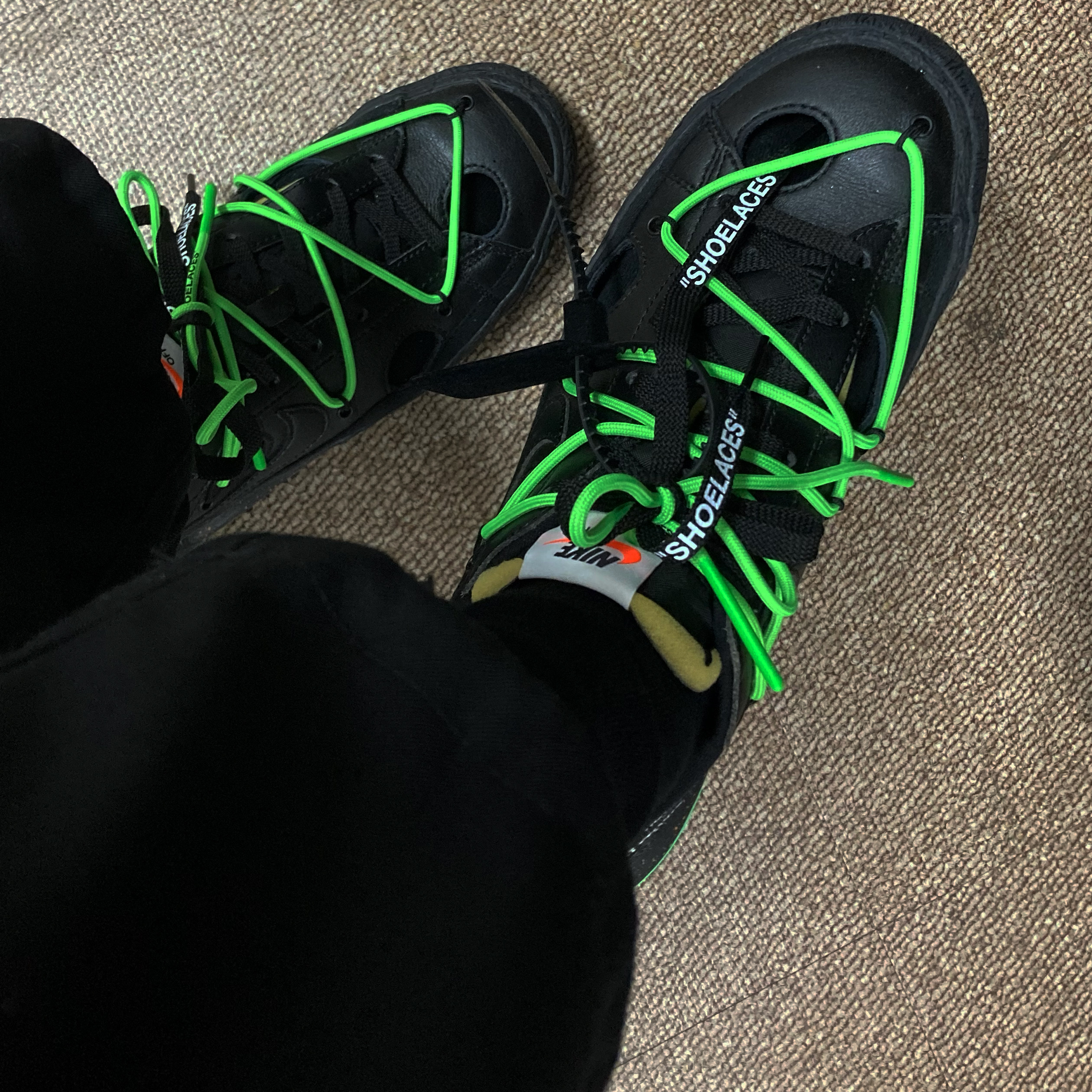 Nike x Off-White Blazer Low '77 Black and Electro Green 착용 스타일