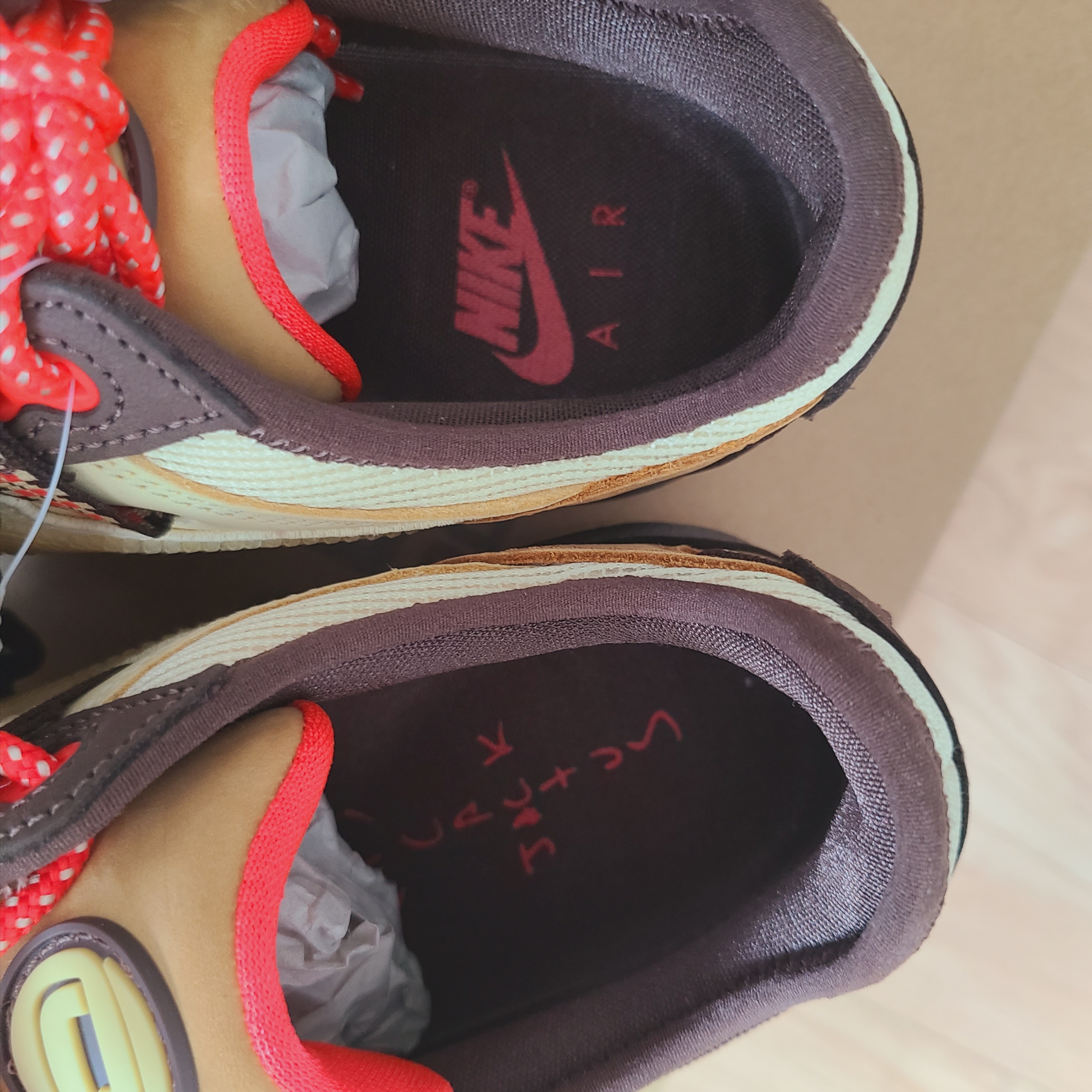 Nike x Travis Scott Air Max 1 Cact.us Brown 착용 스타일 - 2