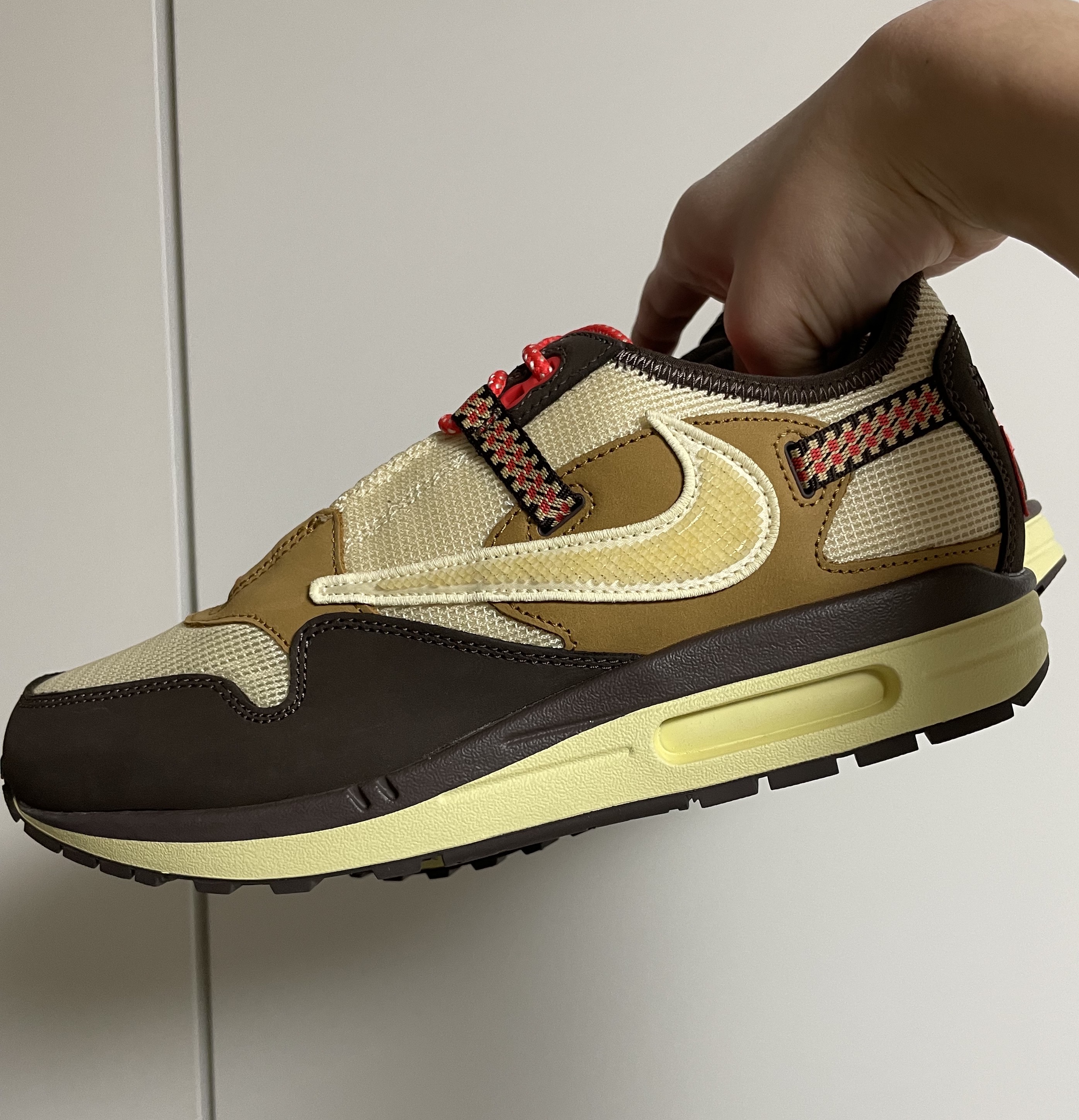 Nike x Travis Scott Air Max 1 Cact.us Brown 착용 스타일