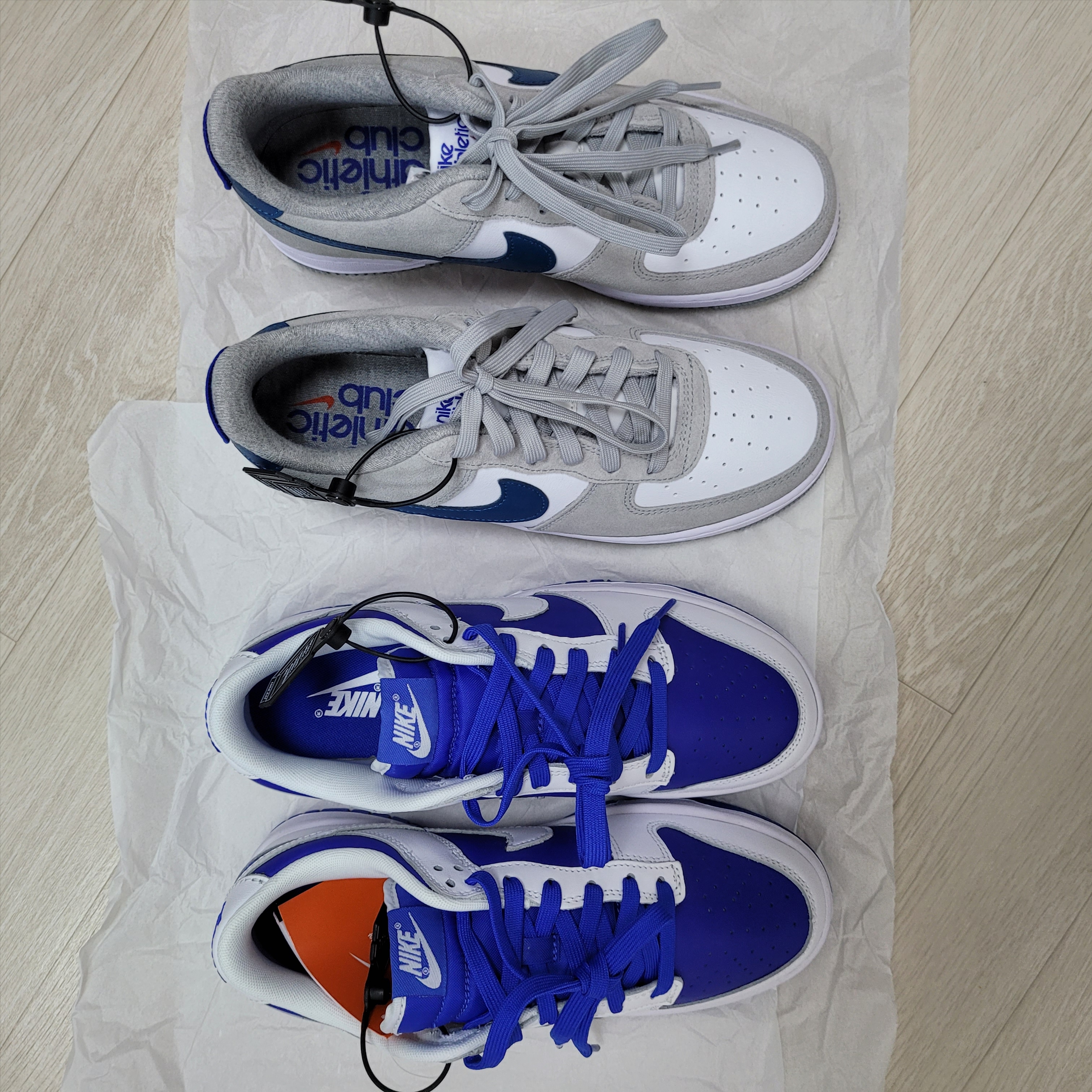 Nike Dunk Low Retro Racer Blue and White, (GS) Nike Air Force 1 LV8 Athletic Club Light Smoke Grey Marina 착용 스타일 - 2