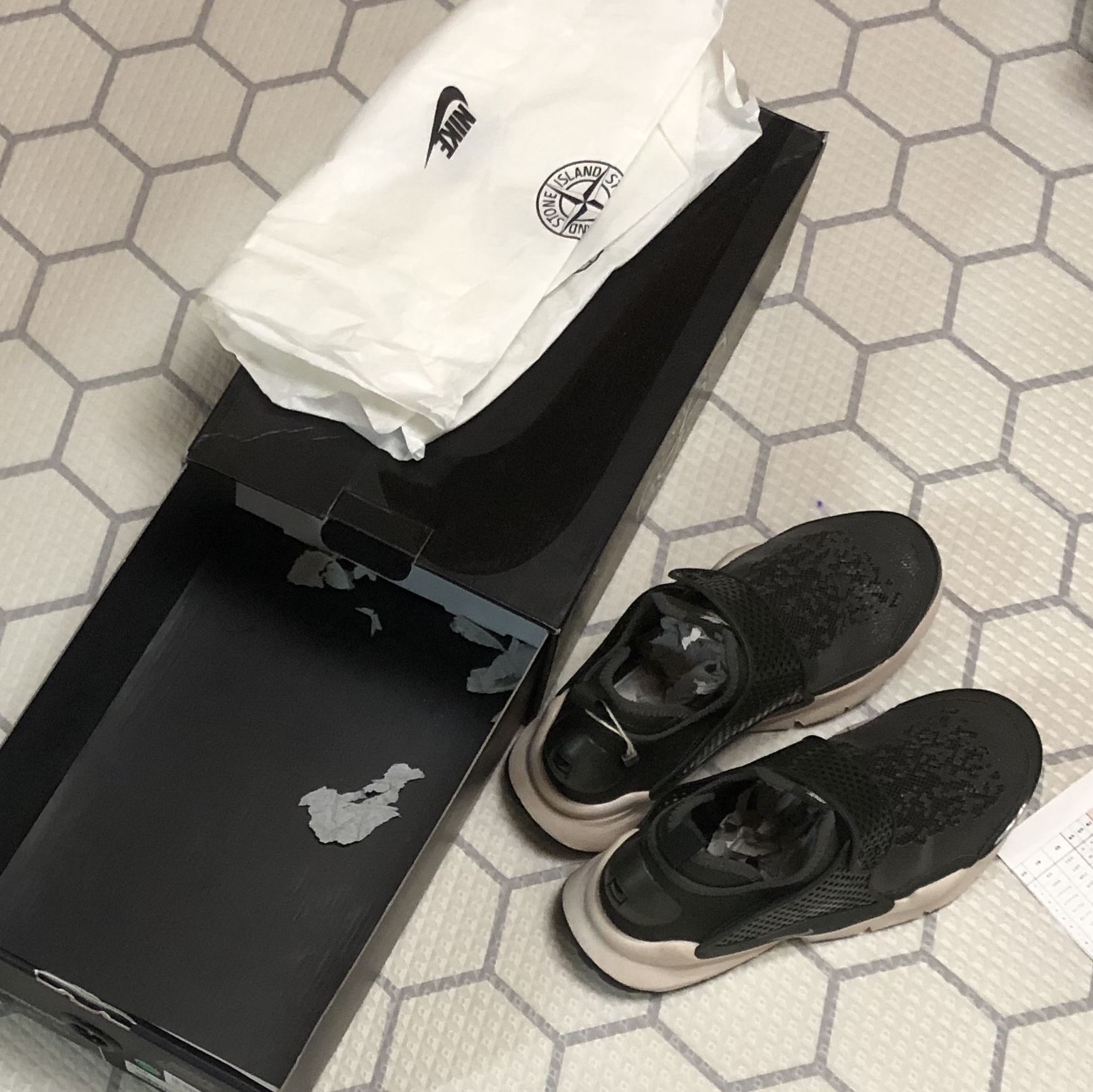 Nike x Stone Island Sock Dart Mid Sequoia 착용 스타일