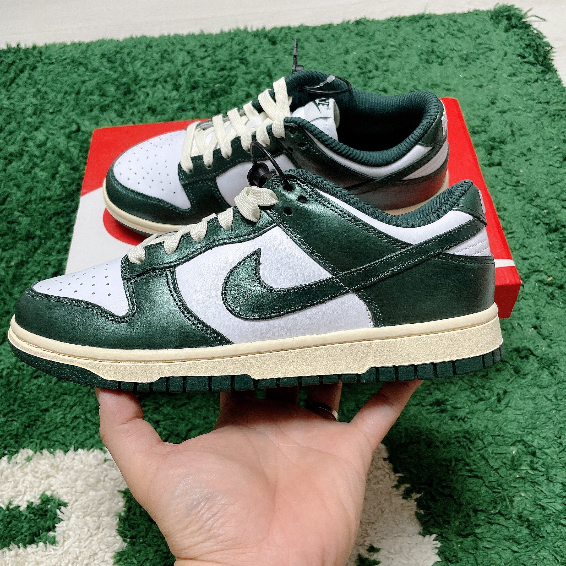 (W) Nike Dunk Low Vintage Green 착용 스타일